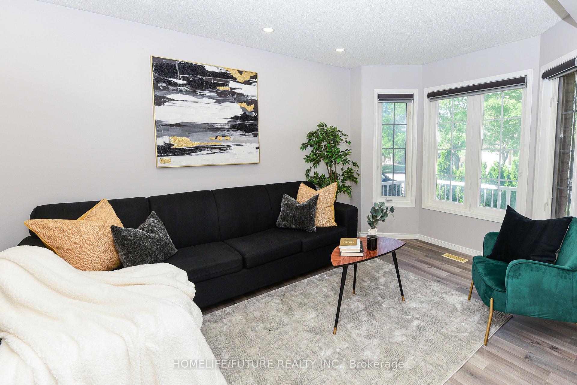 Photo 2 of 1404 Trowbridge Drive, Oshawa, Centennial — HOMEH