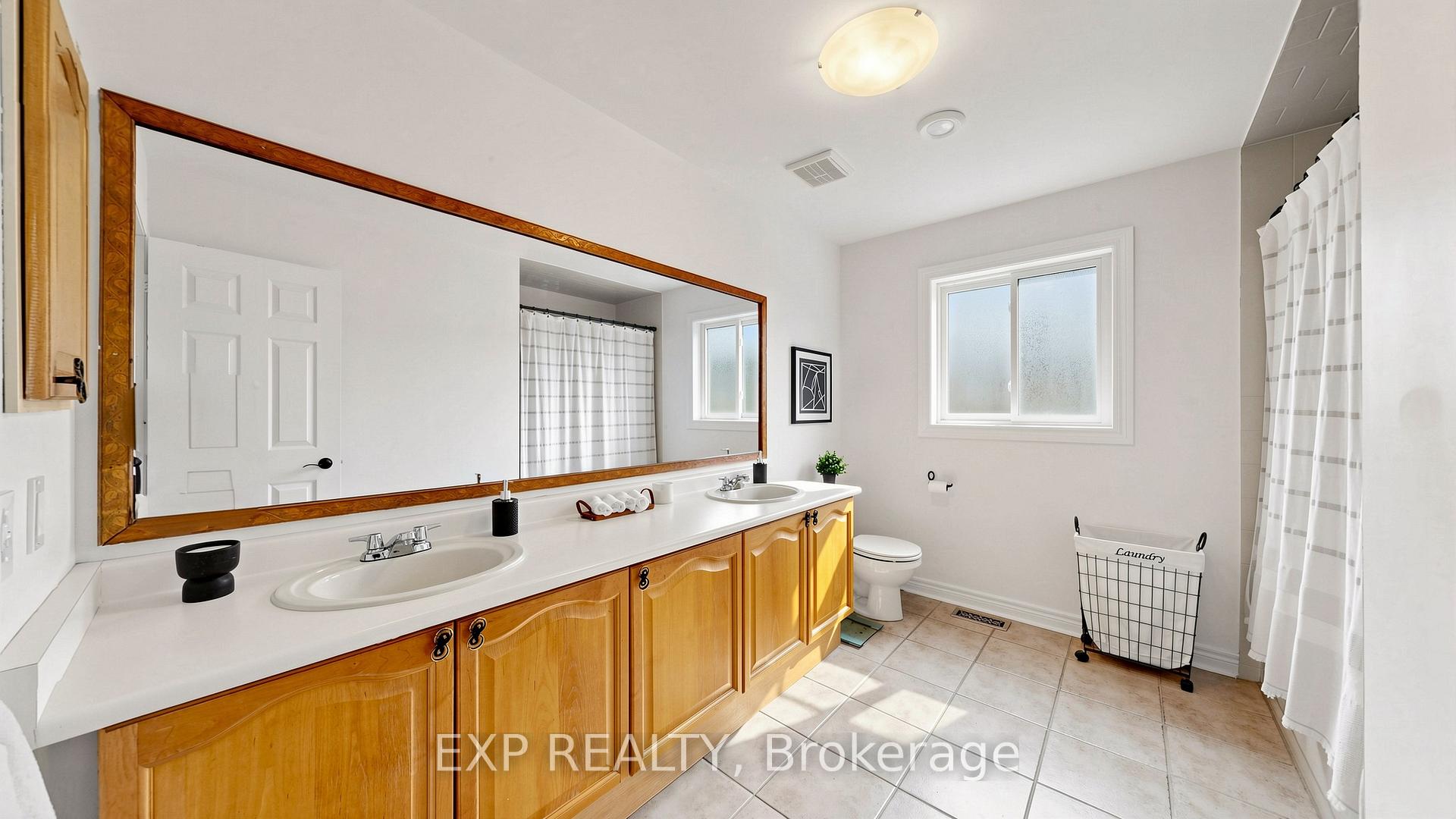 Photo 23 of 16 Curry Crescent, Halton Hills, Georgetown — HOMEH