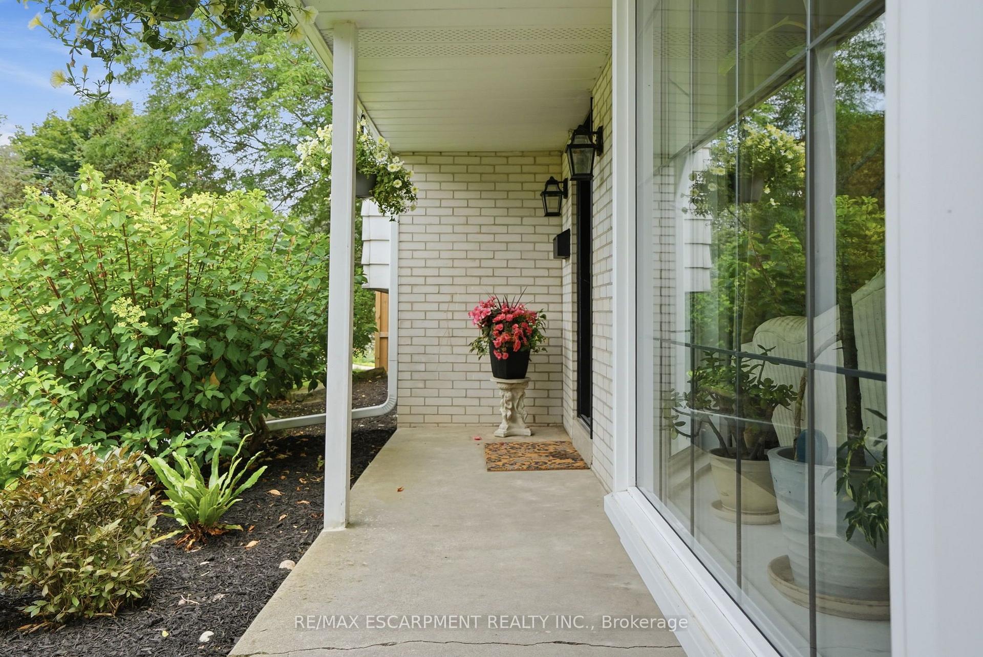 Photo 3 of 2 Jameson Drive, Hamilton, Greensville — HOMEH