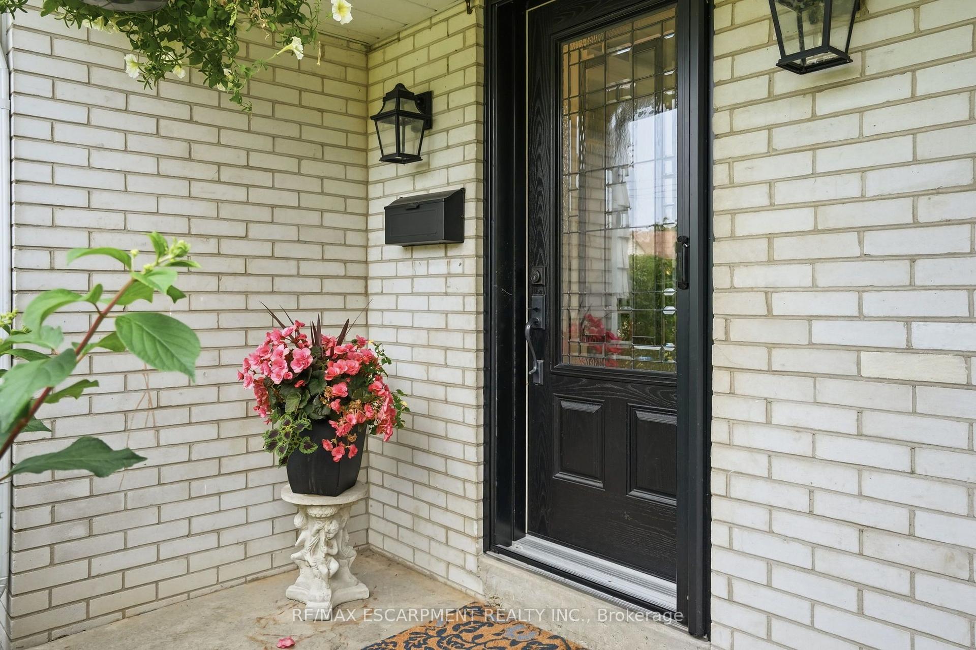 Photo 4 of 2 Jameson Drive, Hamilton, Greensville — HOMEH