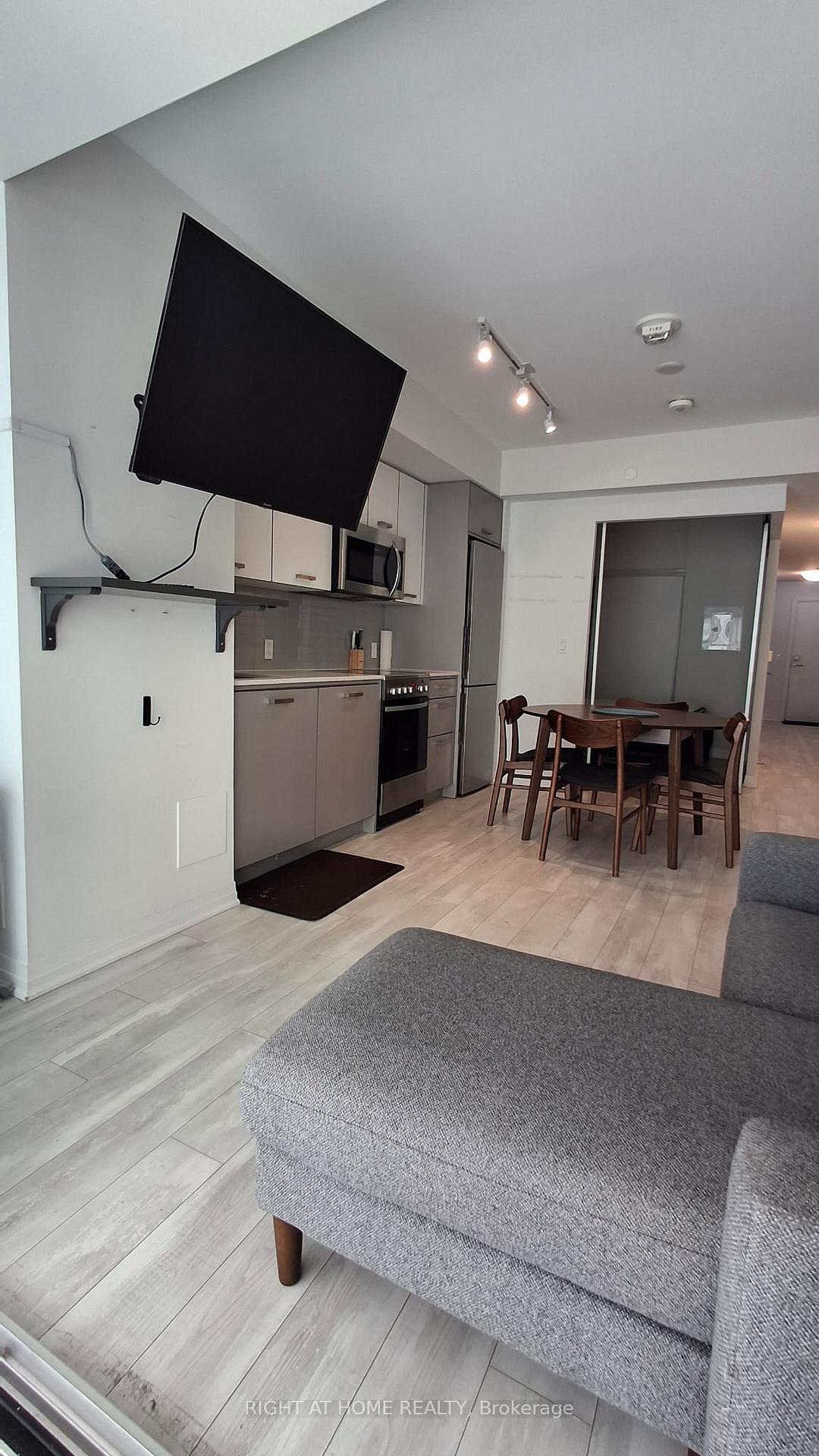 Photo 3 of Unit 211, 1630 Queen Street E, Toronto, The Beaches — HOMEH
