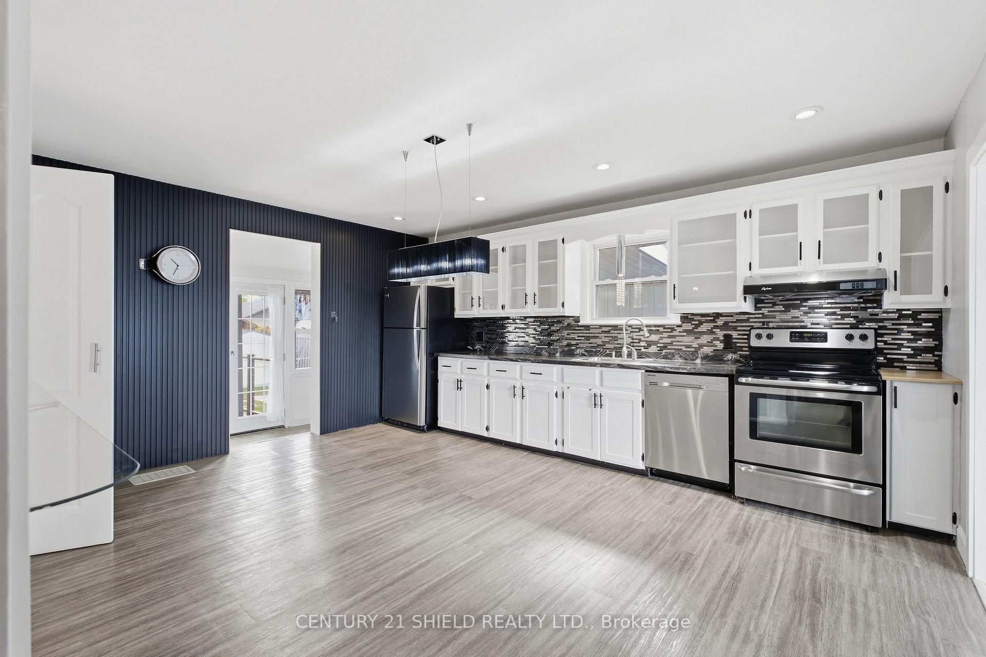 Photo 20 of 1019 Miron Avenue, Cornwall, Cornwall — HOMEH