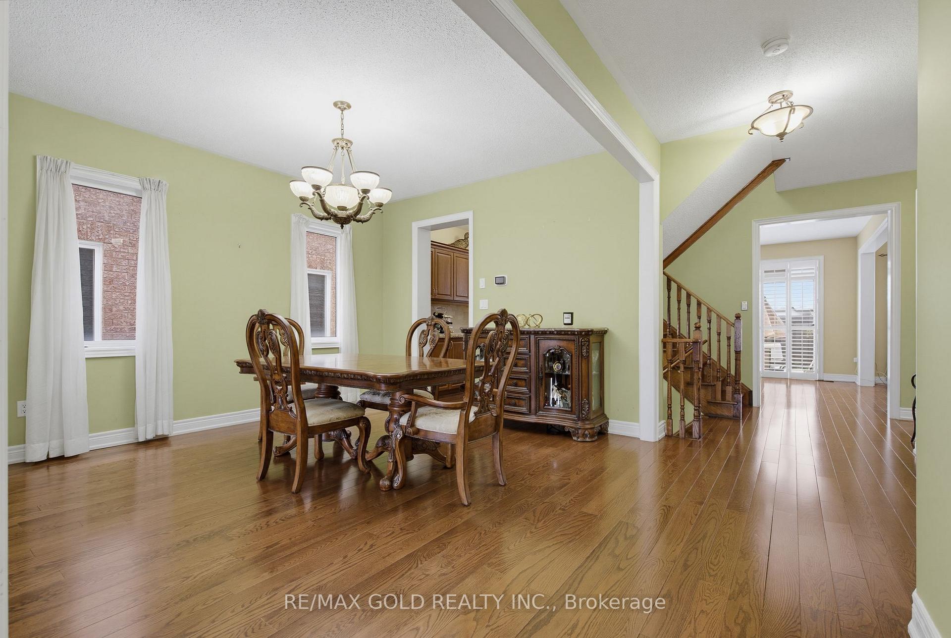 Photo 3 of 34 Lexington Road, Brampton, Bram East — HOMEH