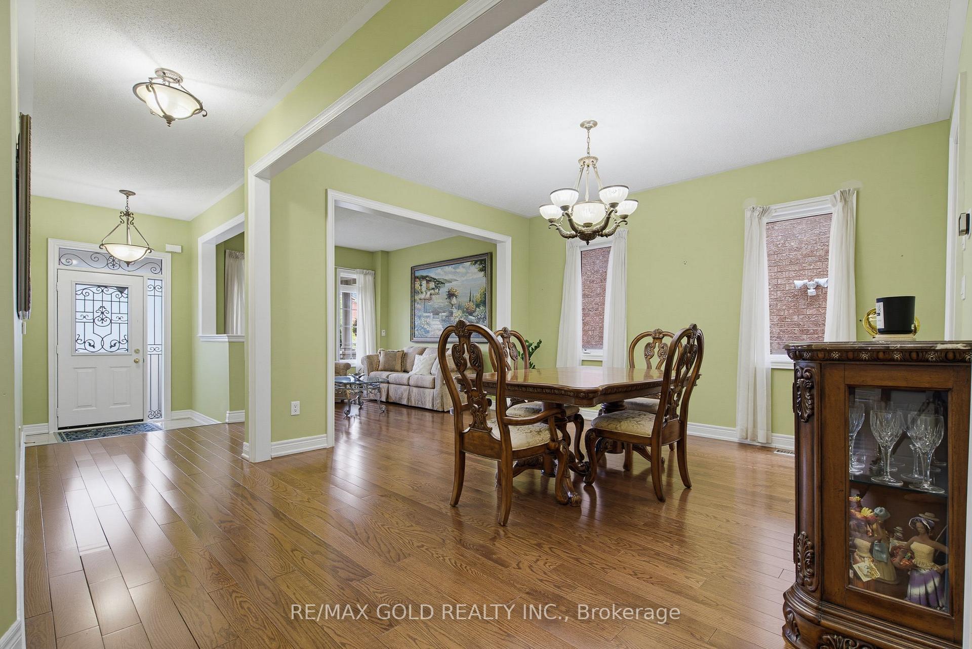 Photo 4 of 34 Lexington Road, Brampton, Bram East — HOMEH
