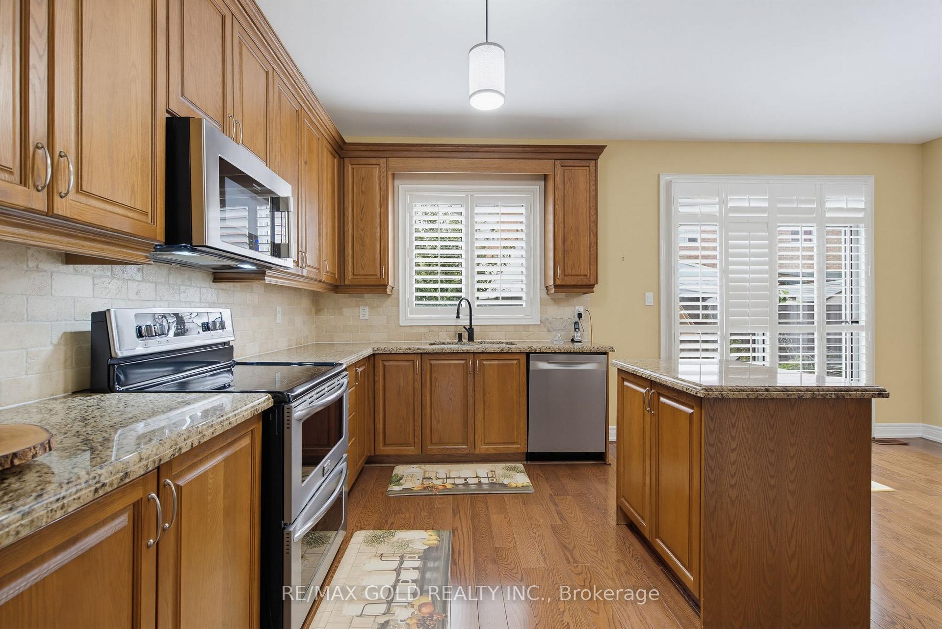 Photo 8 of 34 Lexington Road, Brampton, Bram East — HOMEH