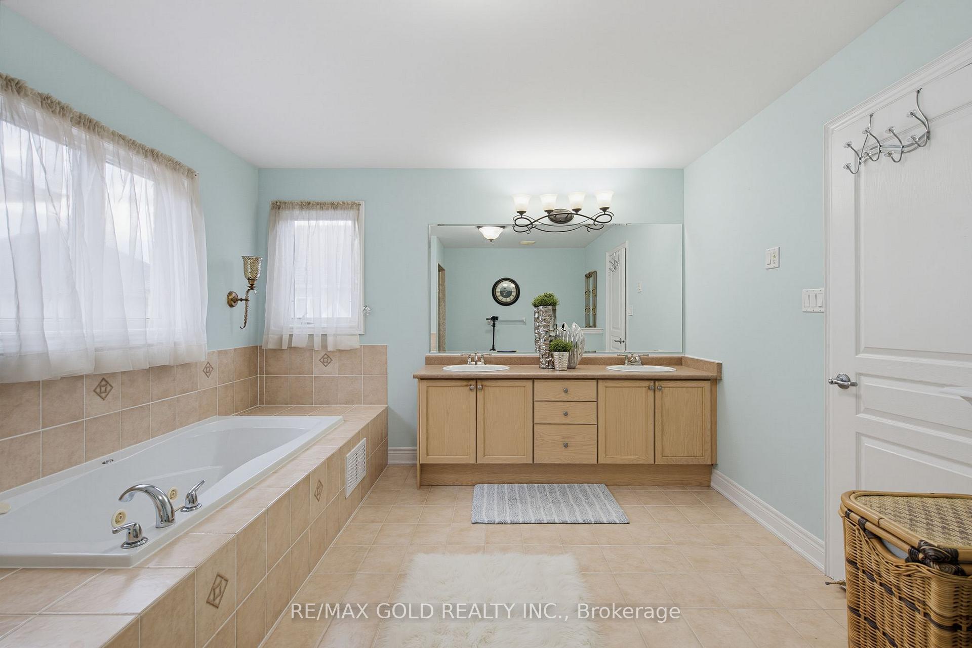 Photo 16 of 34 Lexington Road, Brampton, Bram East — HOMEH