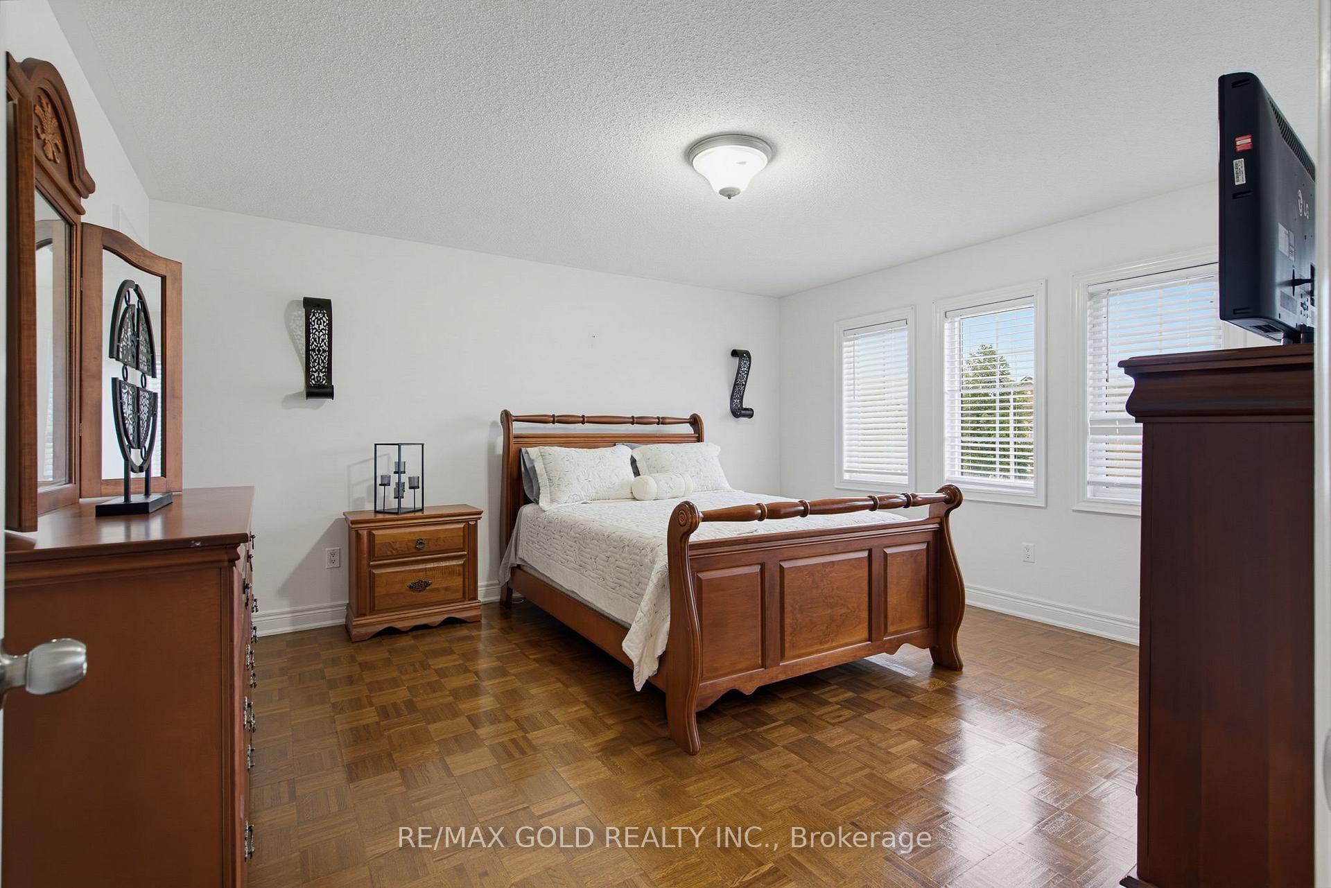 Photo 23 of 34 Lexington Road, Brampton, Bram East — HOMEH
