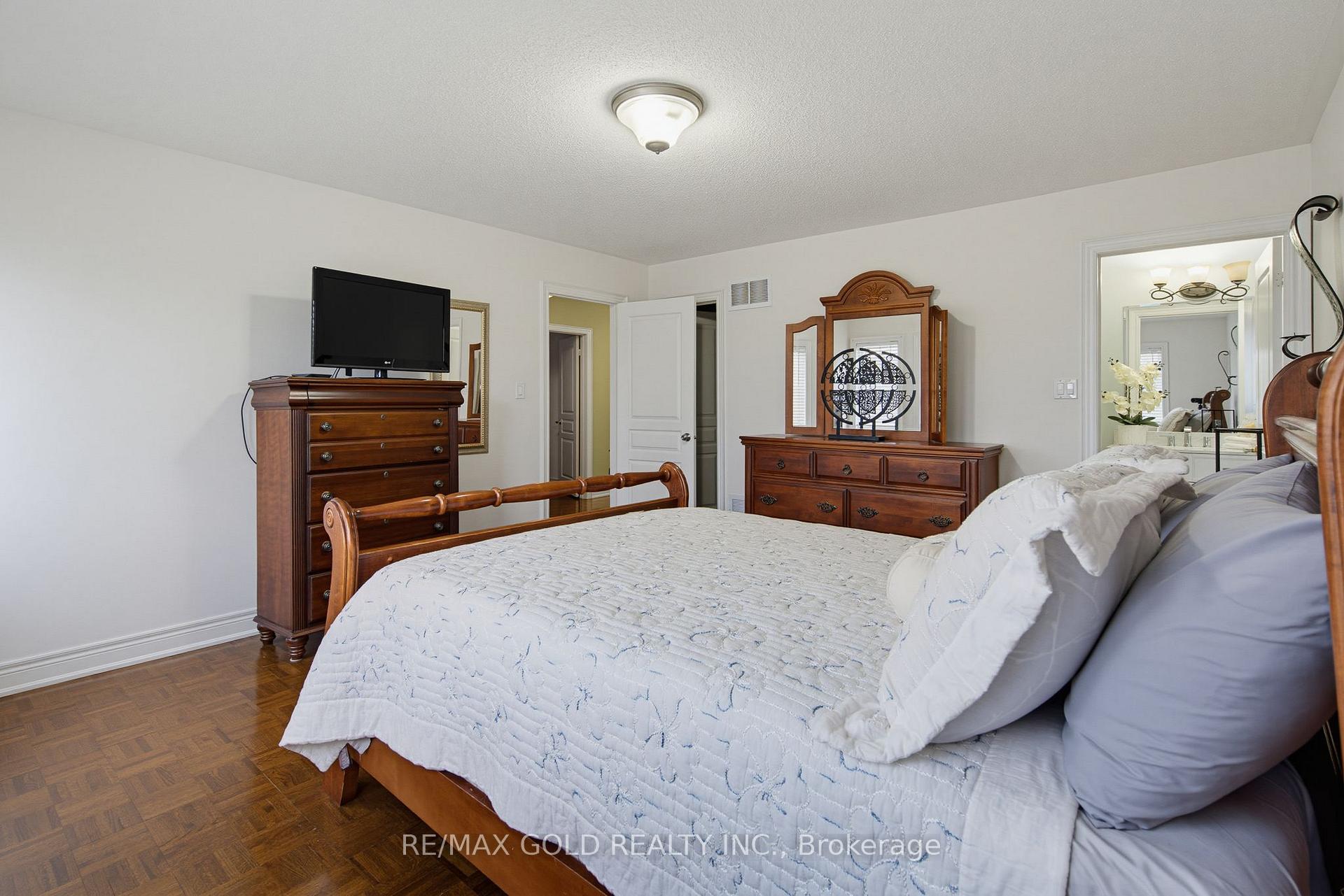 Photo 24 of 34 Lexington Road, Brampton, Bram East — HOMEH