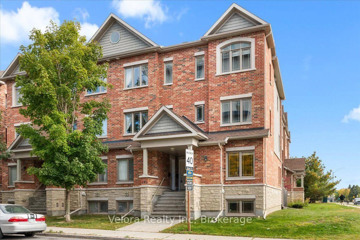 Photo 4 of Unit 38, 494 Leboutillier Avenue, Ottawa, Carson Meadows — HOMEH