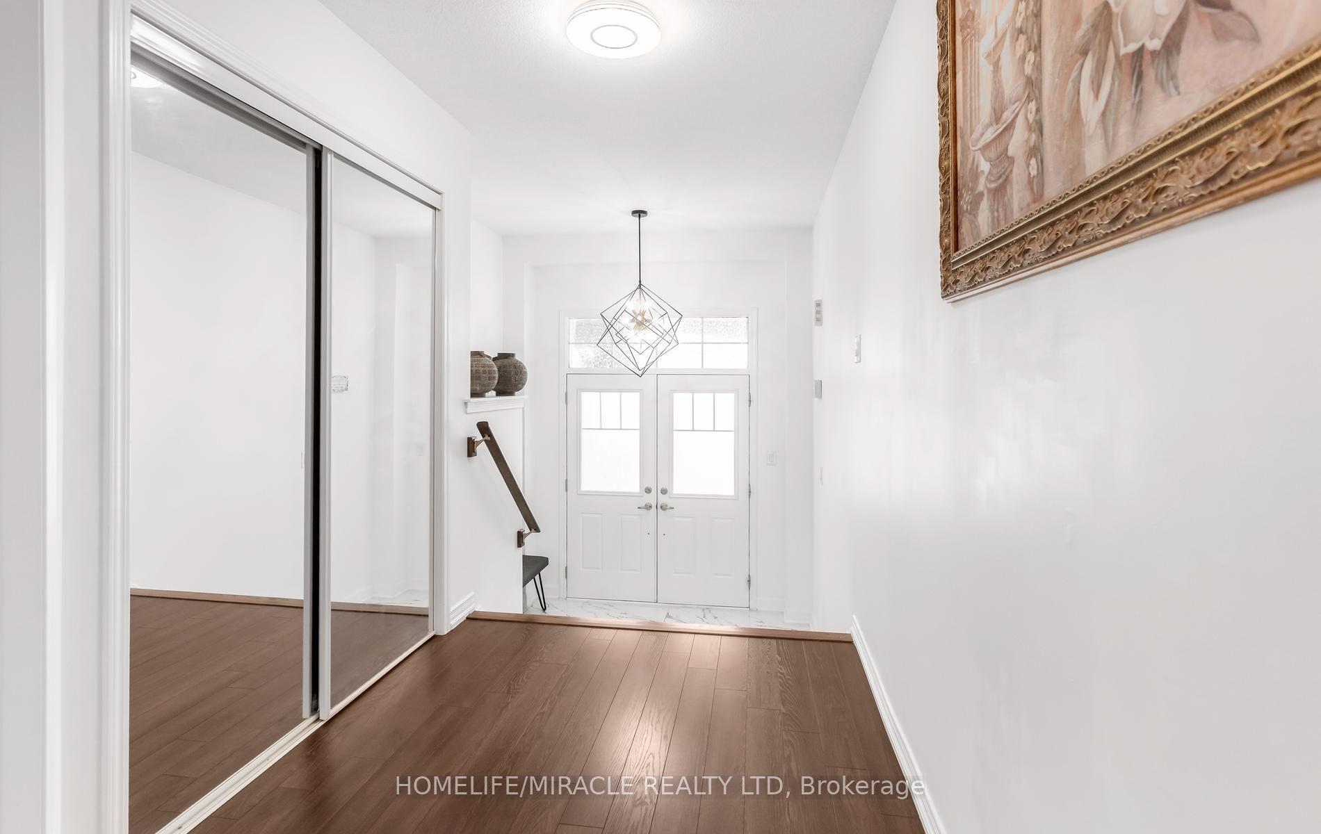 Photo 3 of 7808 Tupelo Crescent, Niagara Falls, Brown — HOMEH