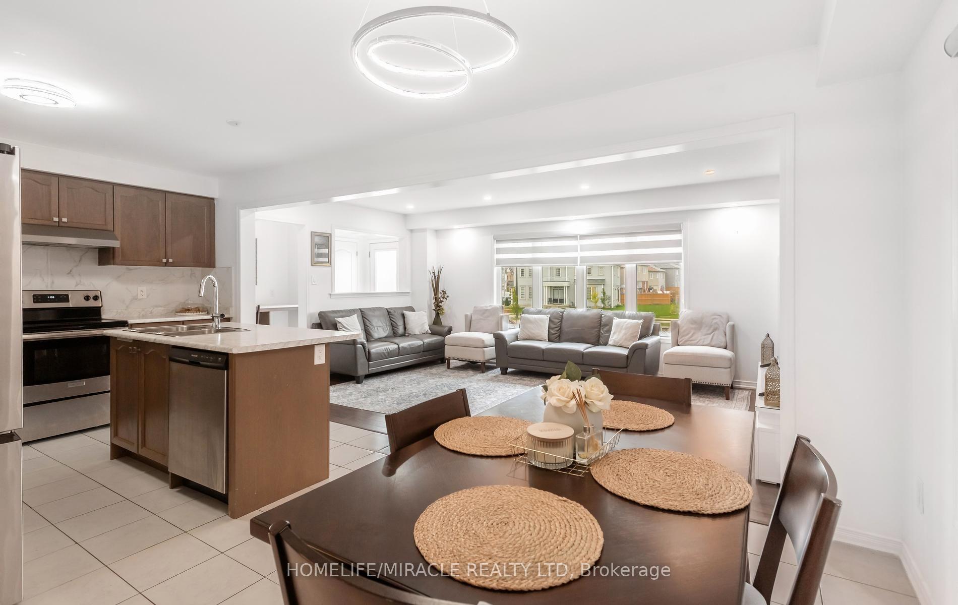 Photo 4 of 7808 Tupelo Crescent, Niagara Falls, Brown — HOMEH