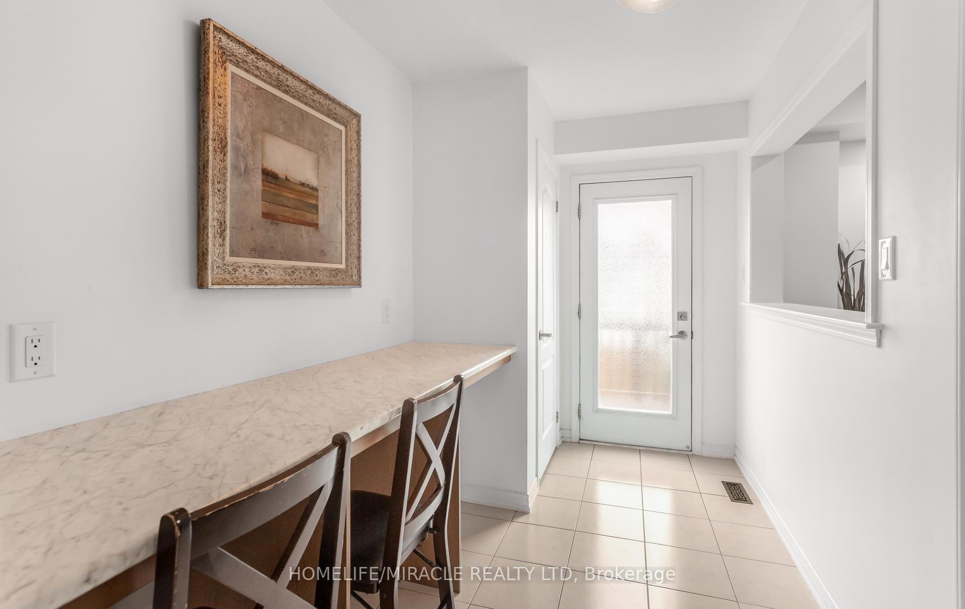 Photo 7 of 7808 Tupelo Crescent, Niagara Falls, Brown — HOMEH