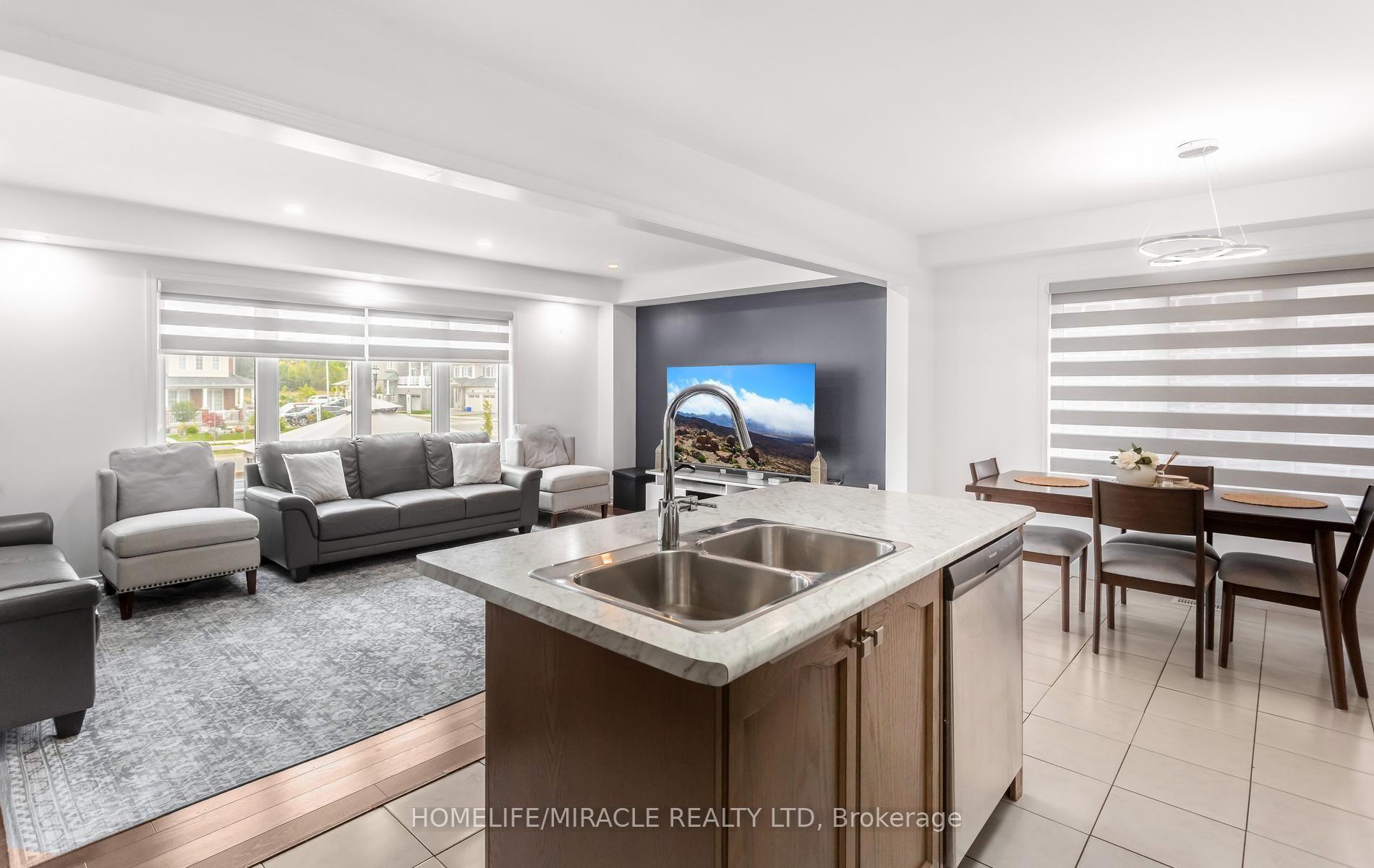 Photo 10 of 7808 Tupelo Crescent, Niagara Falls, Brown — HOMEH