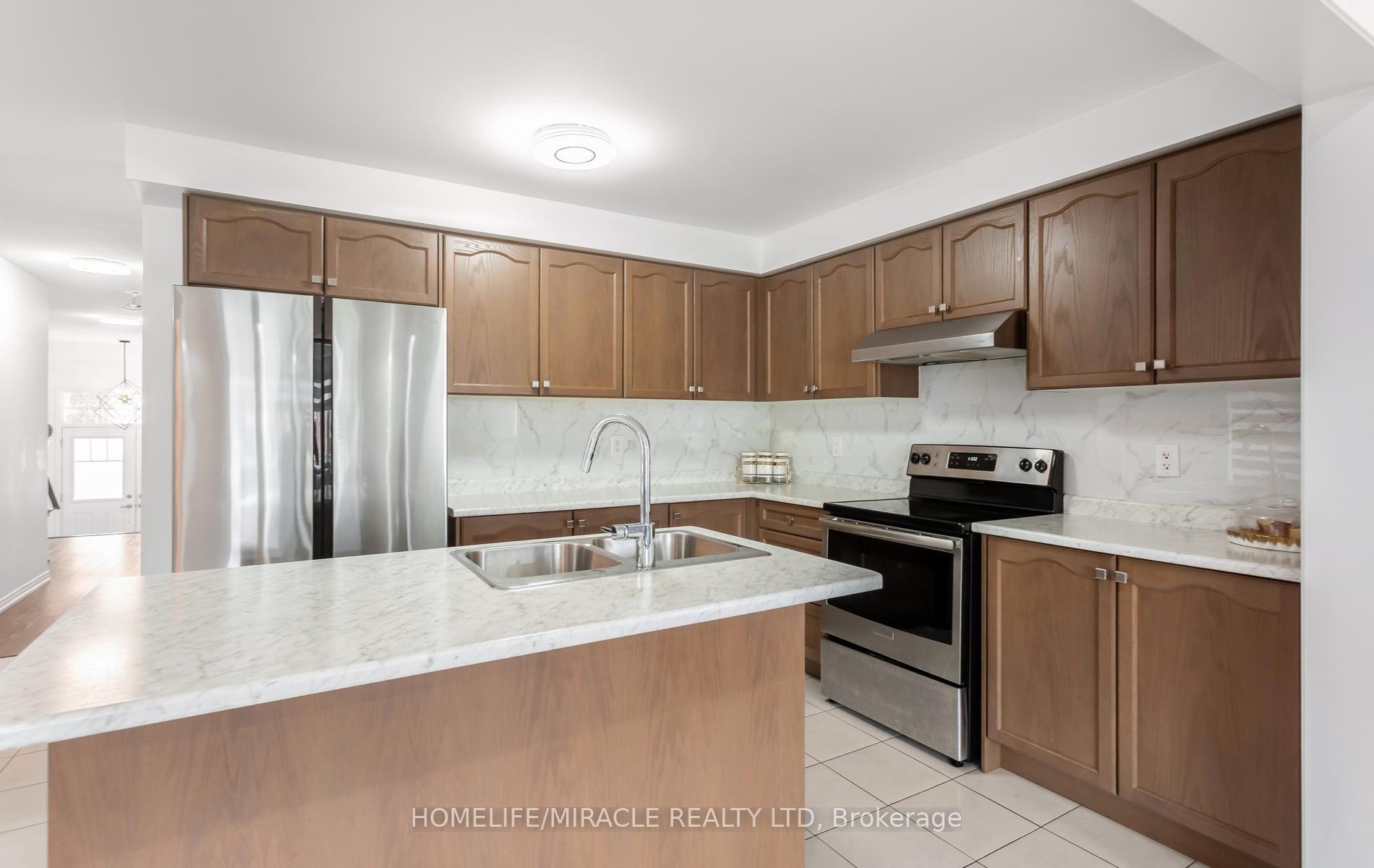 Photo 11 of 7808 Tupelo Crescent, Niagara Falls, Brown — HOMEH