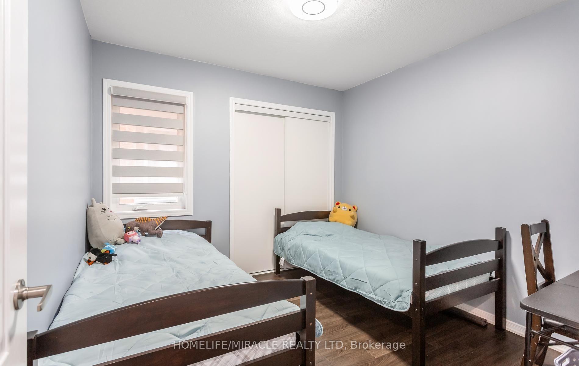 Photo 12 of 7808 Tupelo Crescent, Niagara Falls, Brown — HOMEH