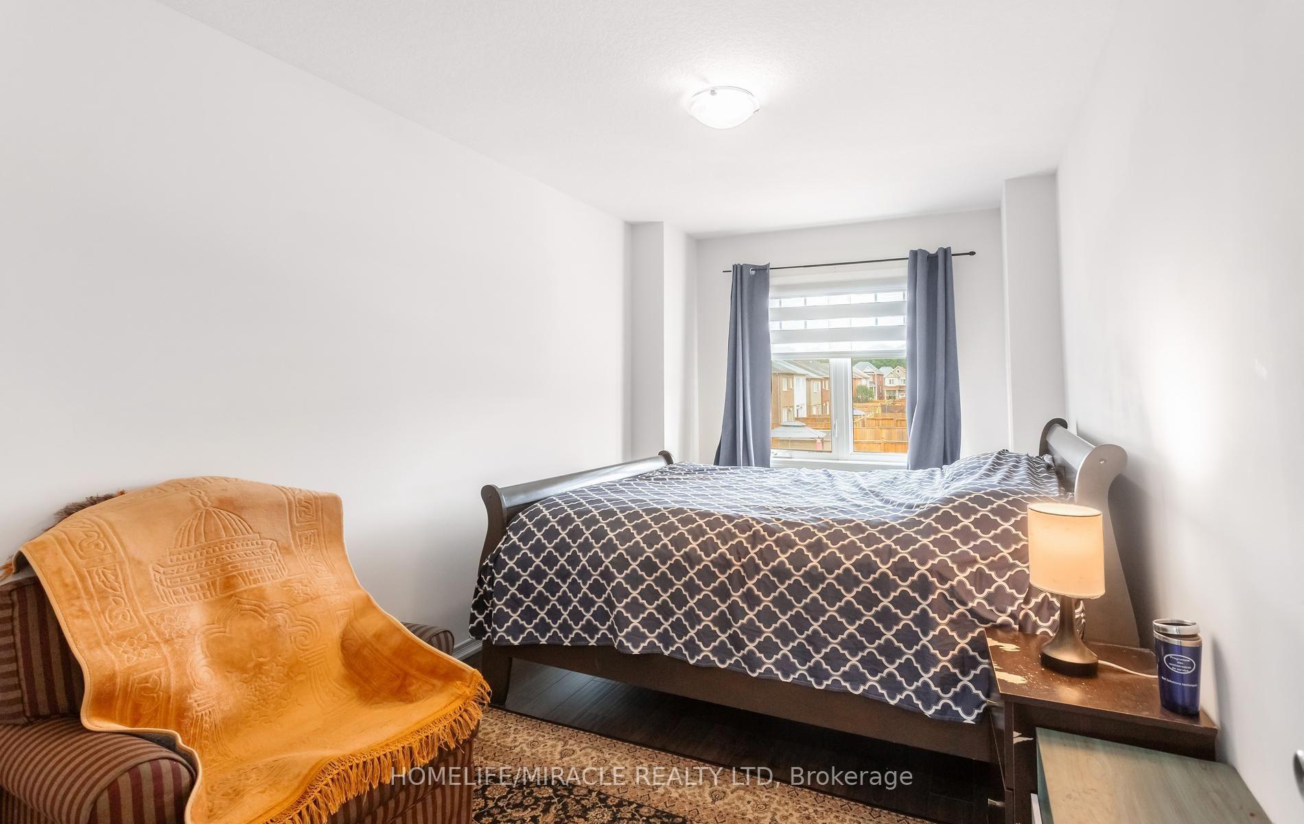 Photo 14 of 7808 Tupelo Crescent, Niagara Falls, Brown — HOMEH