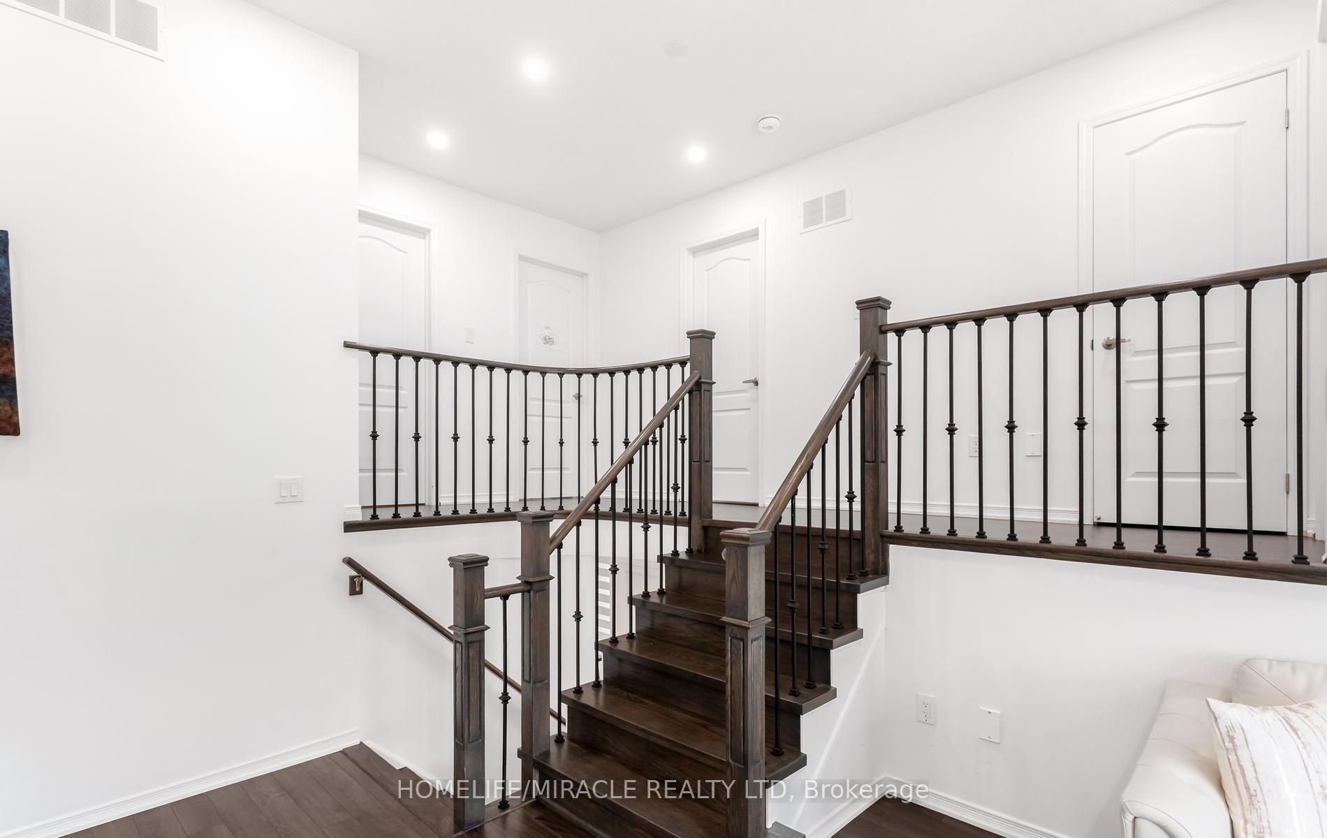 Photo 23 of 7808 Tupelo Crescent, Niagara Falls, Brown — HOMEH