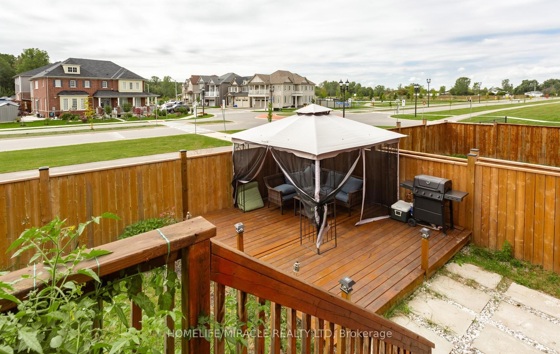 Photo 25 of 7808 Tupelo Crescent, Niagara Falls, Brown — HOMEH
