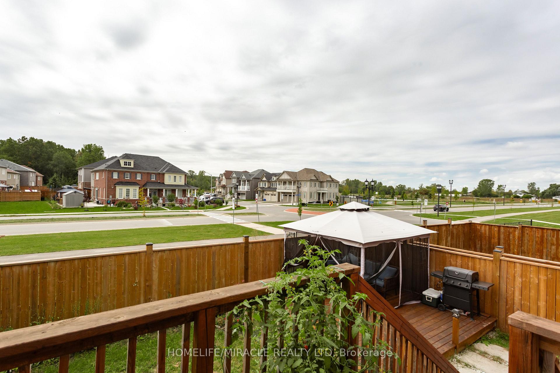 Photo 26 of 7808 Tupelo Crescent, Niagara Falls, Brown — HOMEH