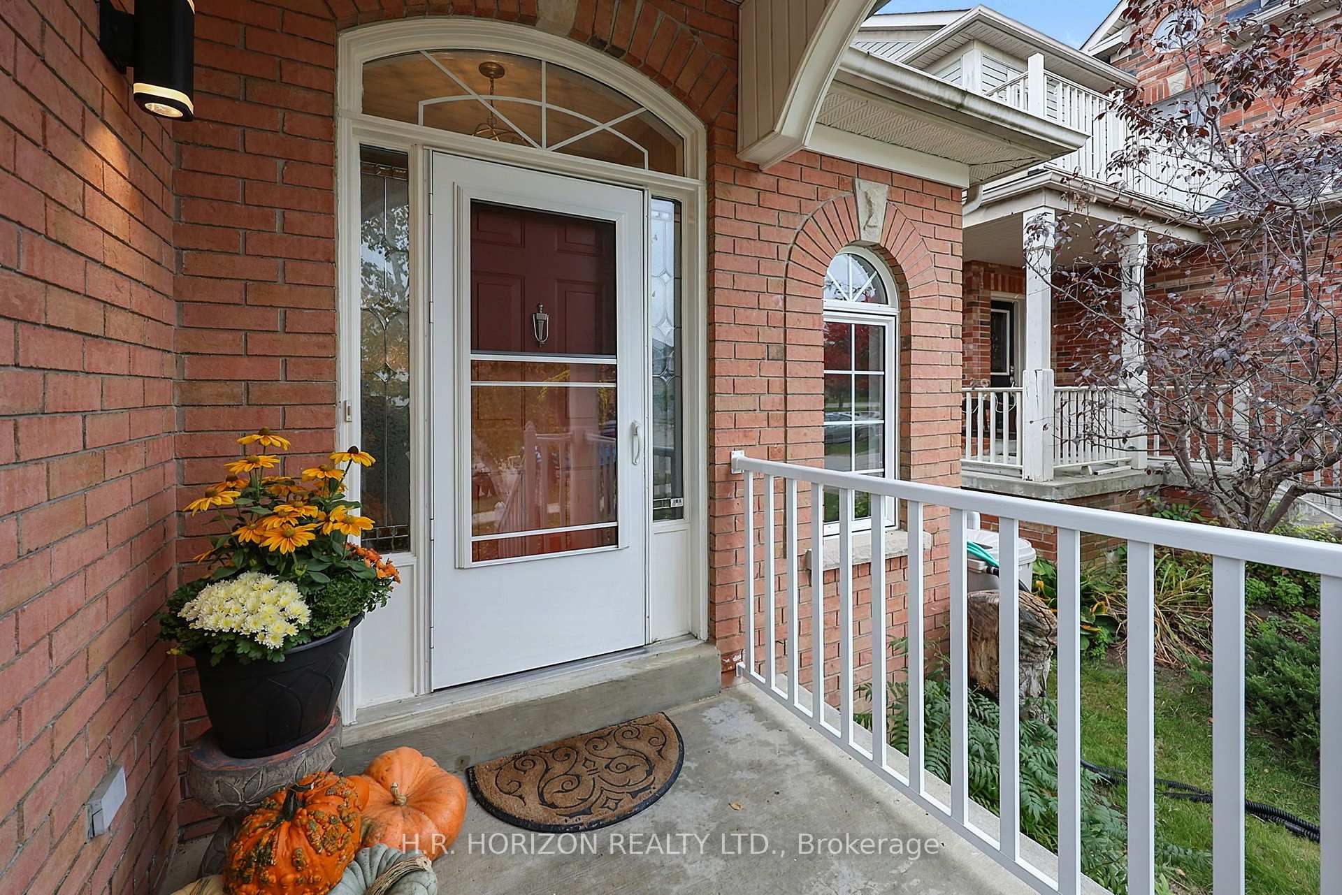 Photo 2 of 23 Mill Dam Court, King, Schomberg — HOMEH