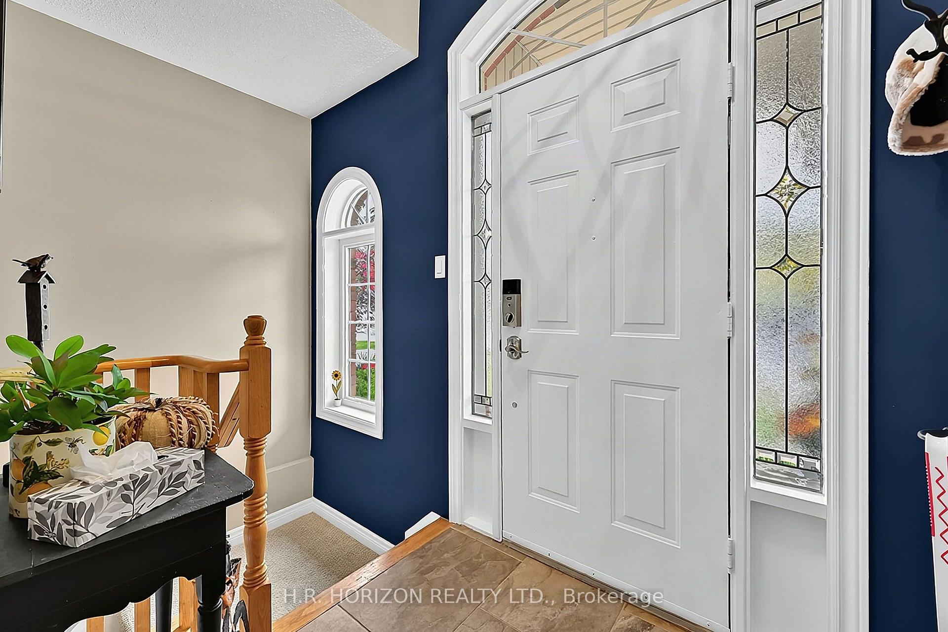 Photo 3 of 23 Mill Dam Court, King, Schomberg — HOMEH