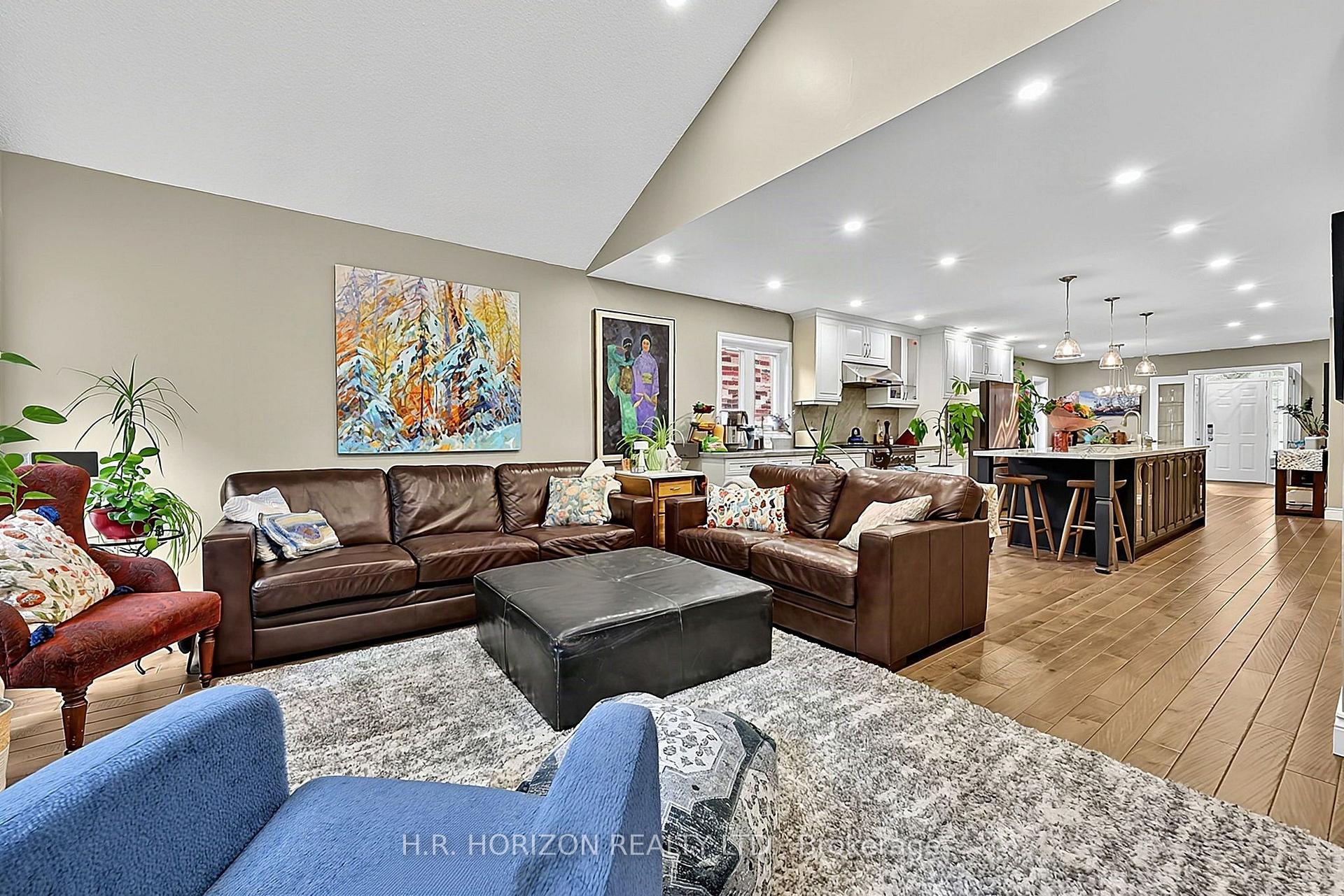Photo 12 of 23 Mill Dam Court, King, Schomberg — HOMEH