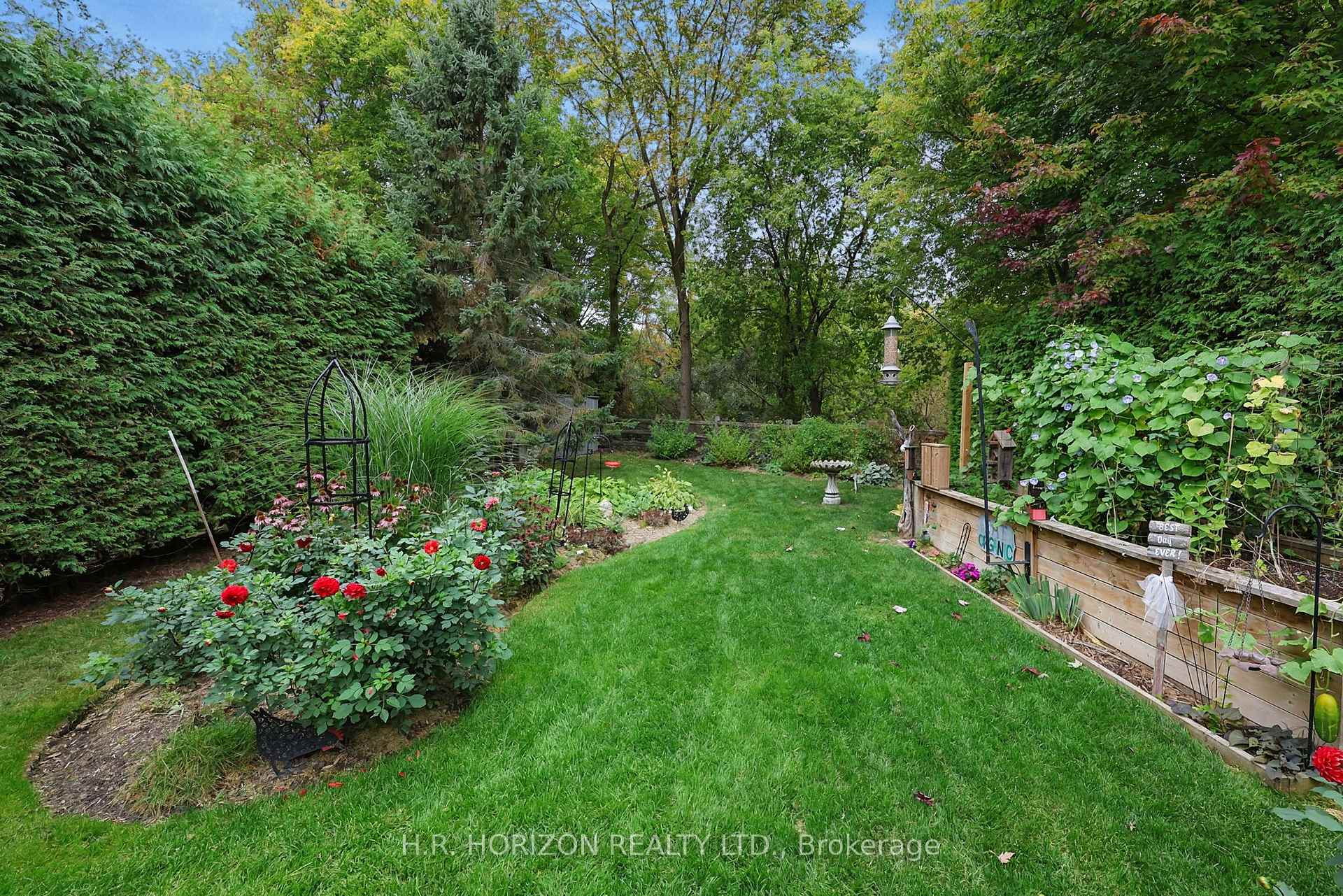 Photo 27 of 23 Mill Dam Court, King, Schomberg — HOMEH
