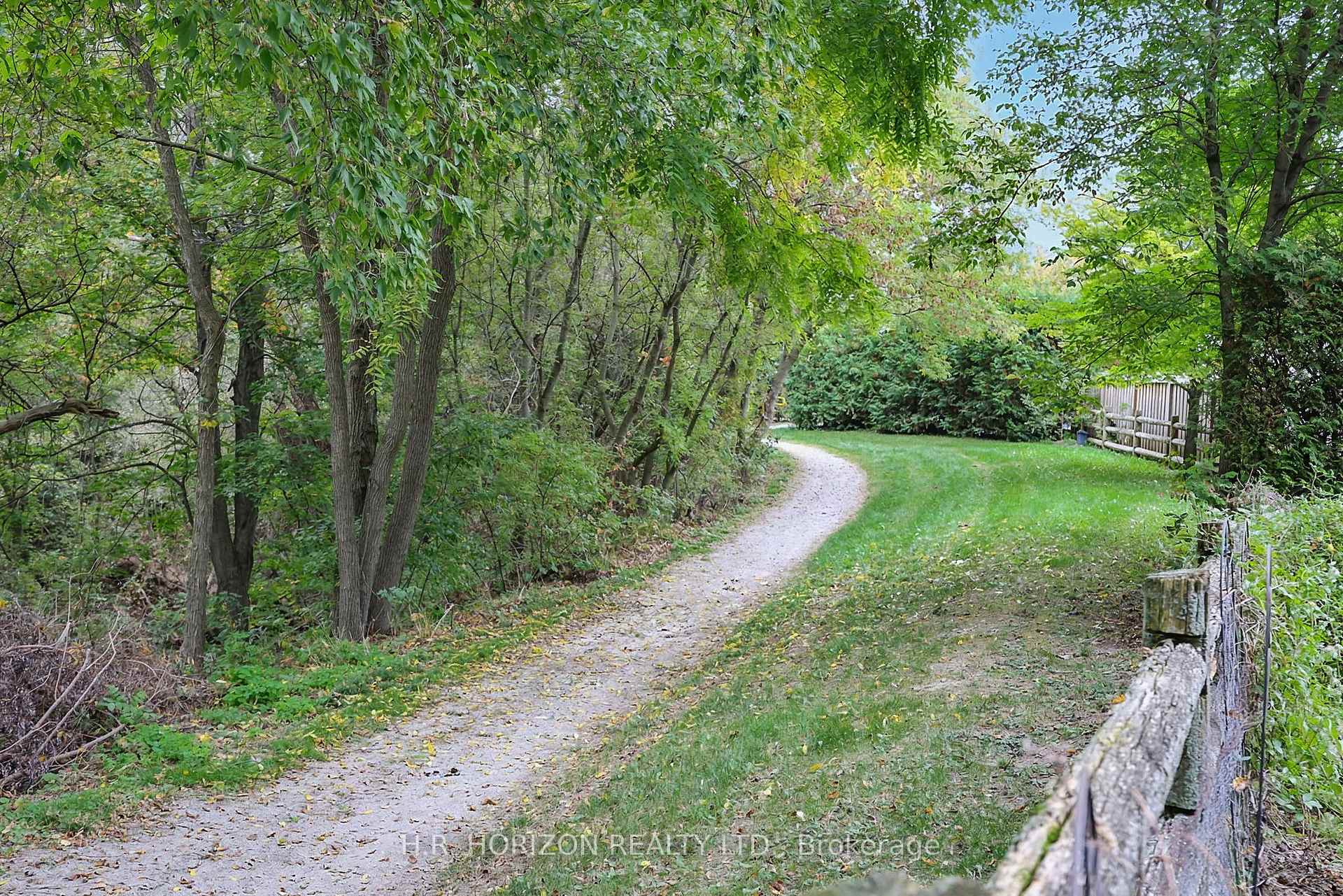 Photo 30 of 23 Mill Dam Court, King, Schomberg — HOMEH