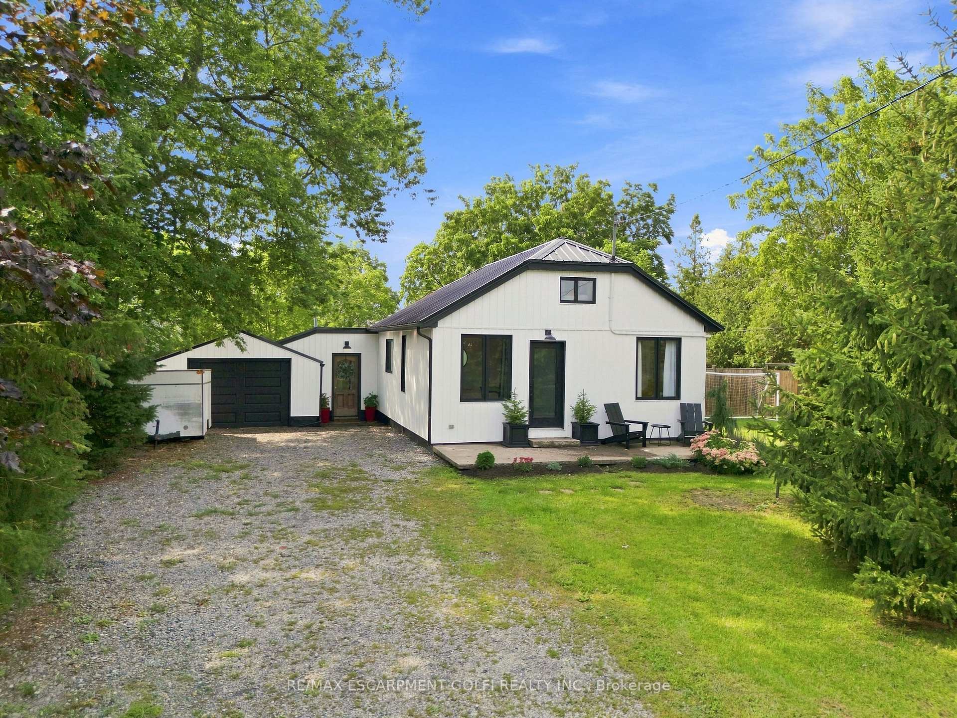 Photo of 1368 Lorraine Road