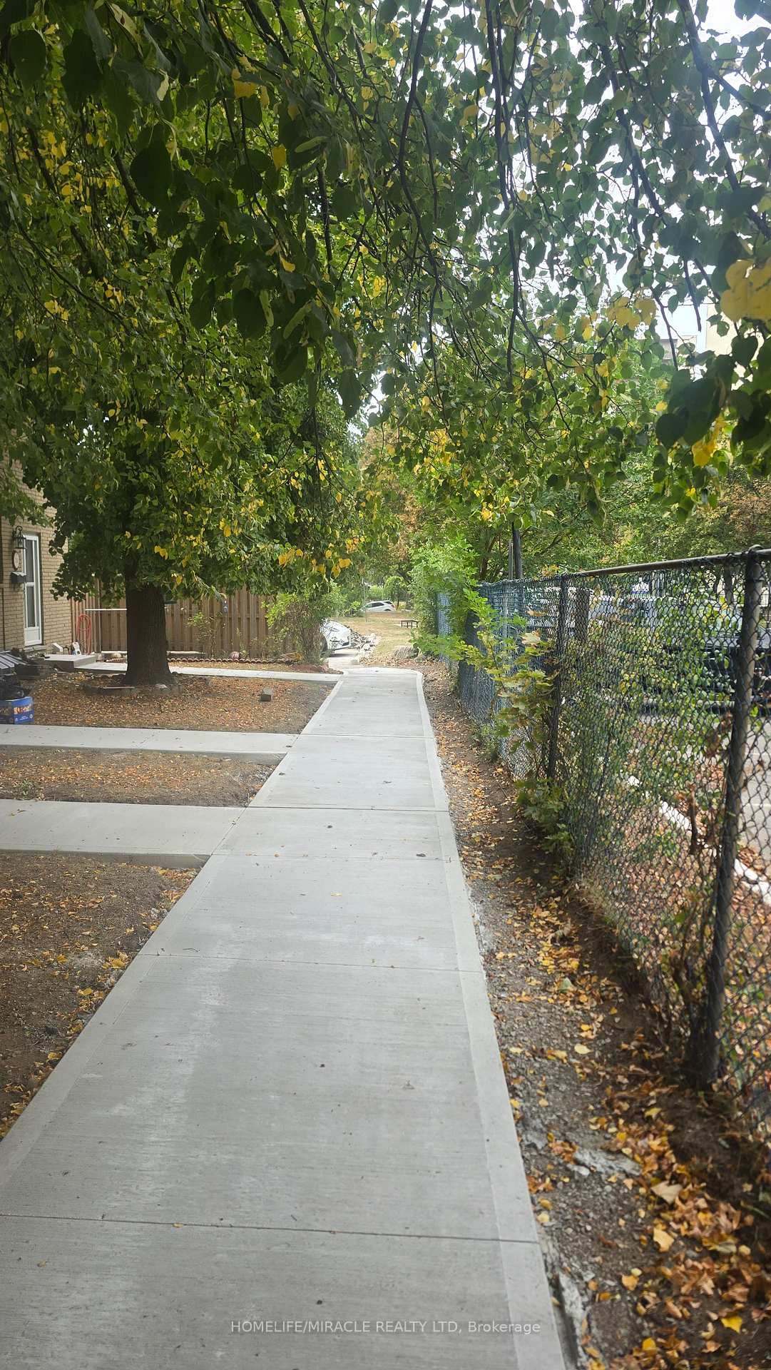 Photo 2 of 30 Jerome Crescent, Hamilton, Riverdale — HOMEH