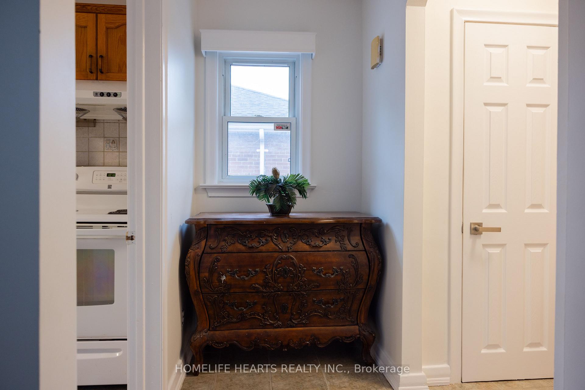 Photo 4 of 114 Chillery Avenue, Scarborough, Eglinton East — HOMEH