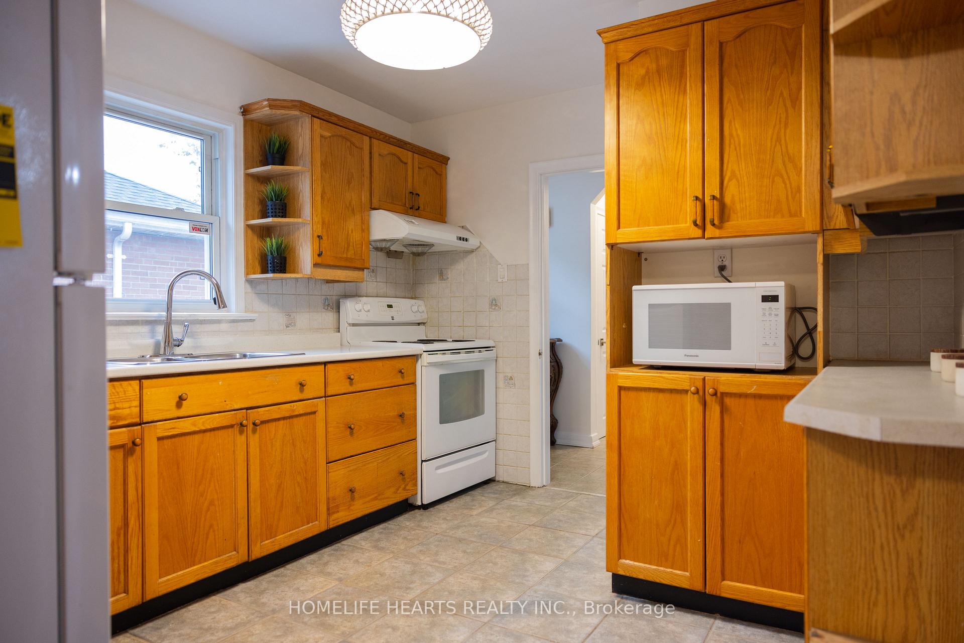 Photo 6 of 114 Chillery Avenue, Scarborough, Eglinton East — HOMEH