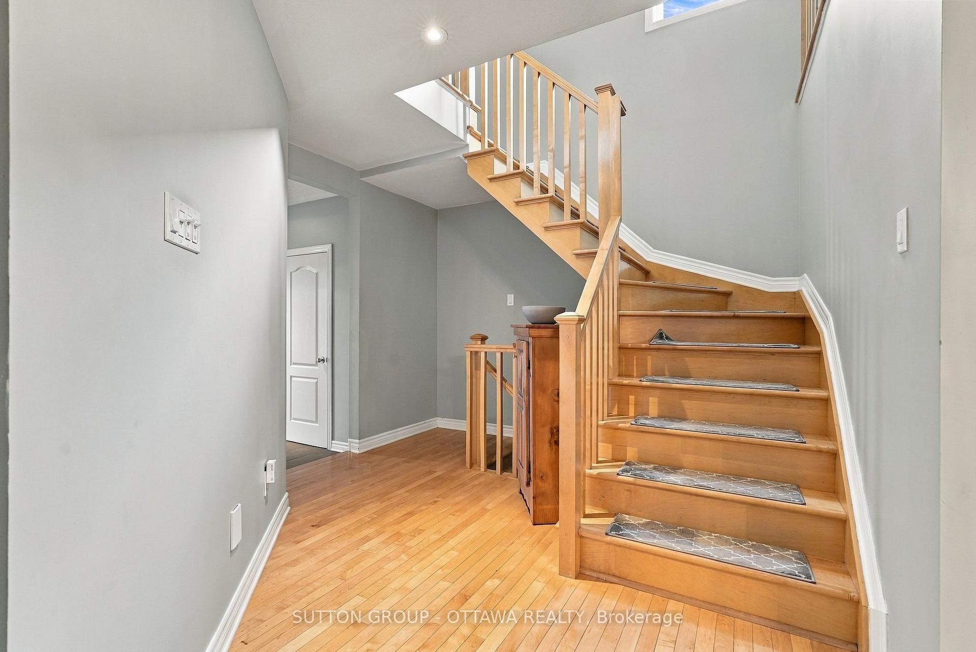 Photo 4 of 333 Riversedge Crescent, Ottawa, Riverside South/Gloucester Glen — HOMEH