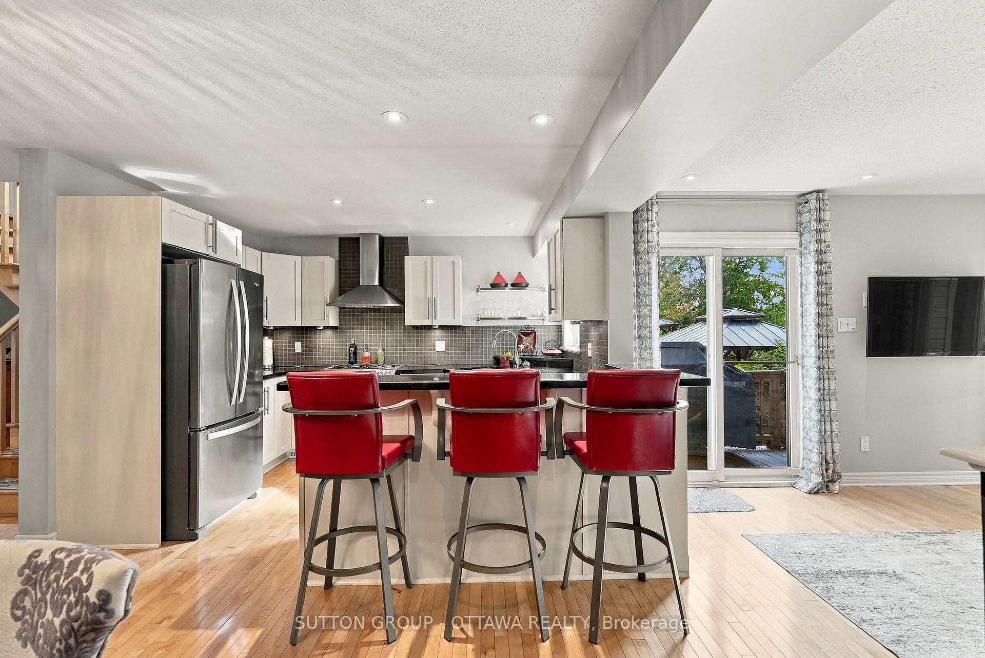 Photo 5 of 333 Riversedge Crescent, Ottawa, Riverside South/Gloucester Glen — HOMEH