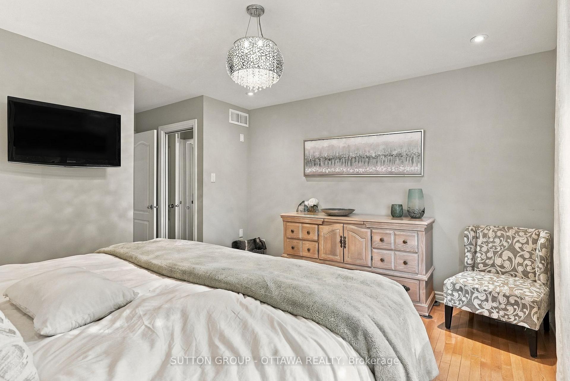 Photo 15 of 333 Riversedge Crescent, Ottawa, Riverside South/Gloucester Glen — HOMEH