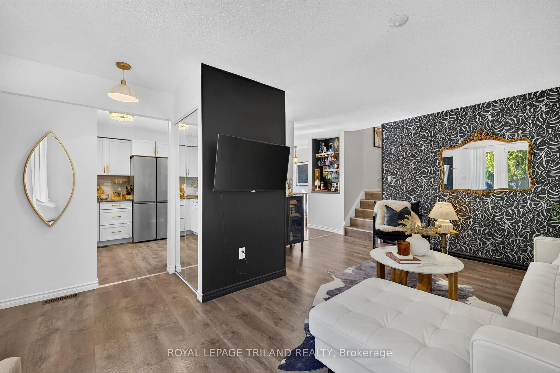 Photo 4 of 38 Caprice Crescent, London, East I — HOMEH
