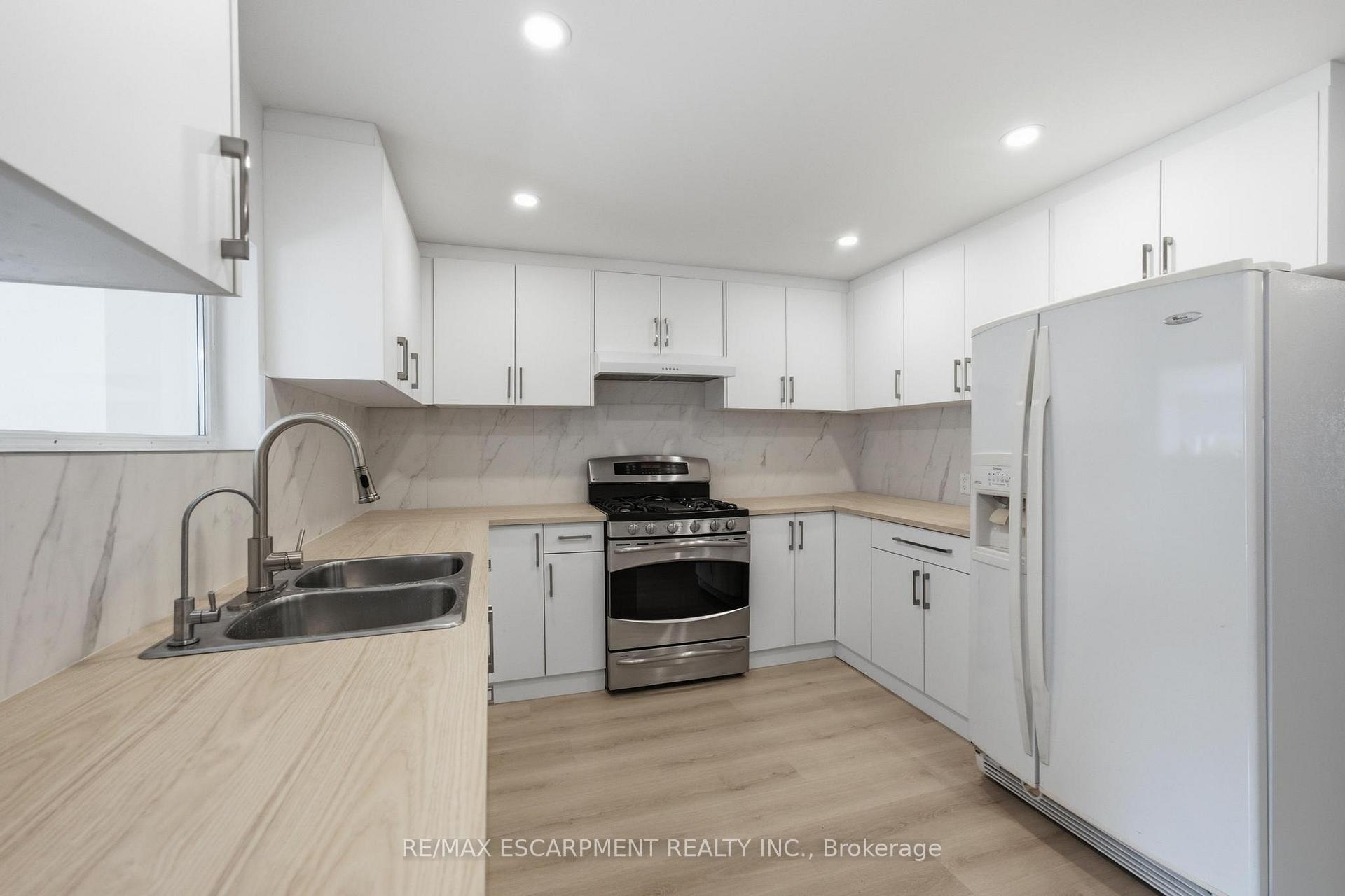 Photo 3 of 1062 Cannon Street E, Hamilton, Hill Park — HOMEH