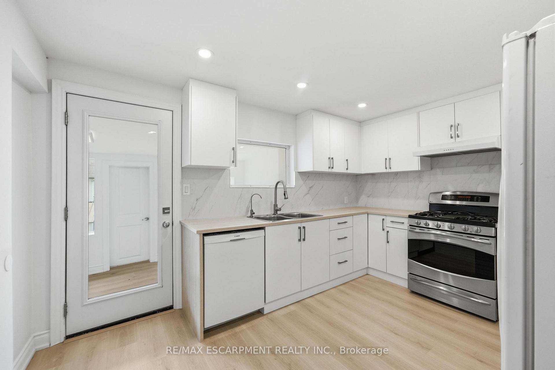 Photo 4 of 1062 Cannon Street E, Hamilton, Hill Park — HOMEH