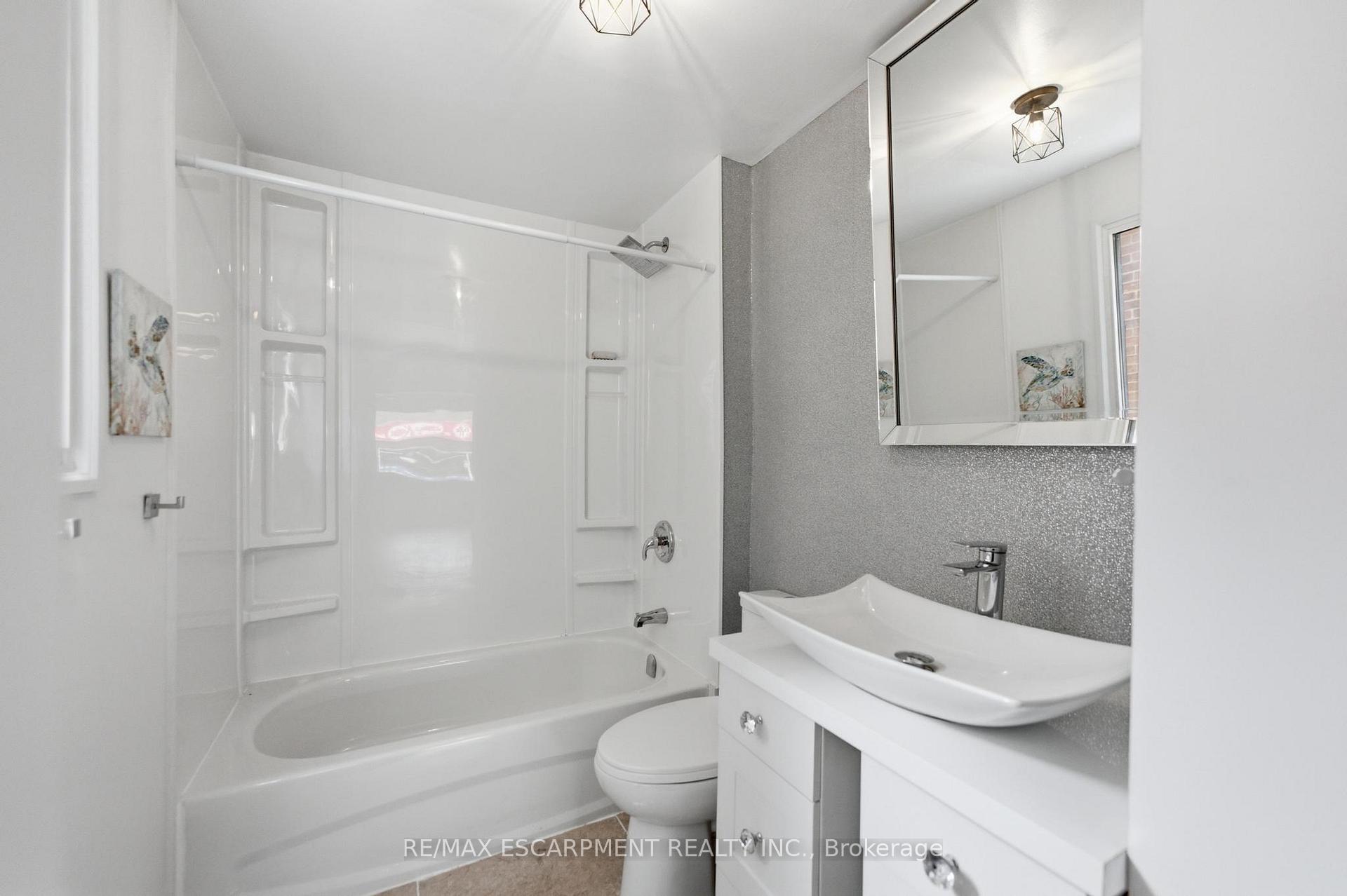 Photo 7 of 1062 Cannon Street E, Hamilton, Hill Park — HOMEH