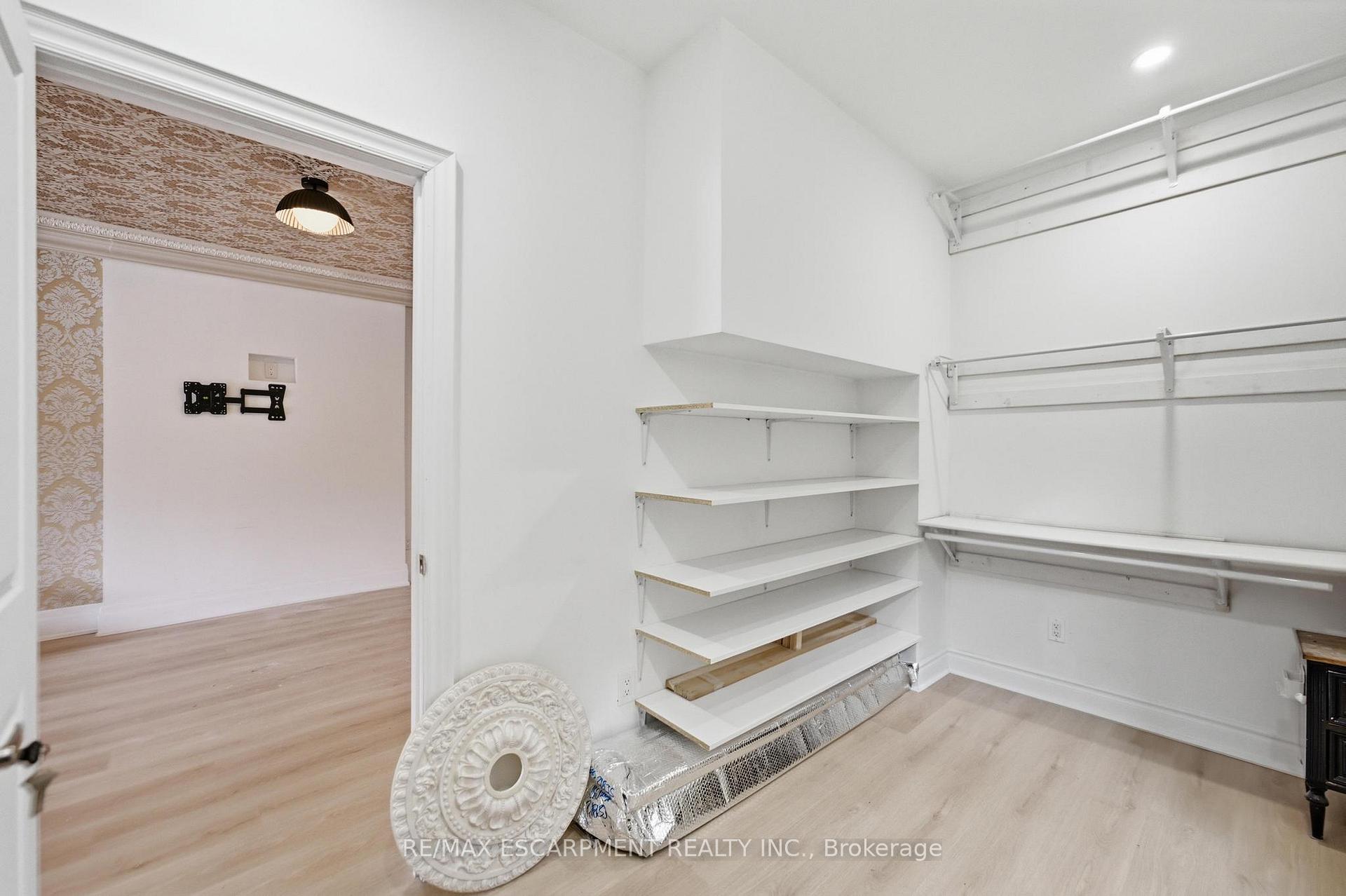Photo 10 of 1062 Cannon Street E, Hamilton, Hill Park — HOMEH