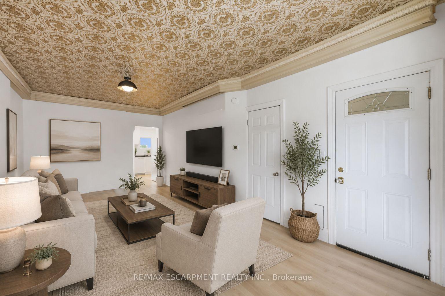 Photo 11 of 1062 Cannon Street E, Hamilton, Hill Park — HOMEH