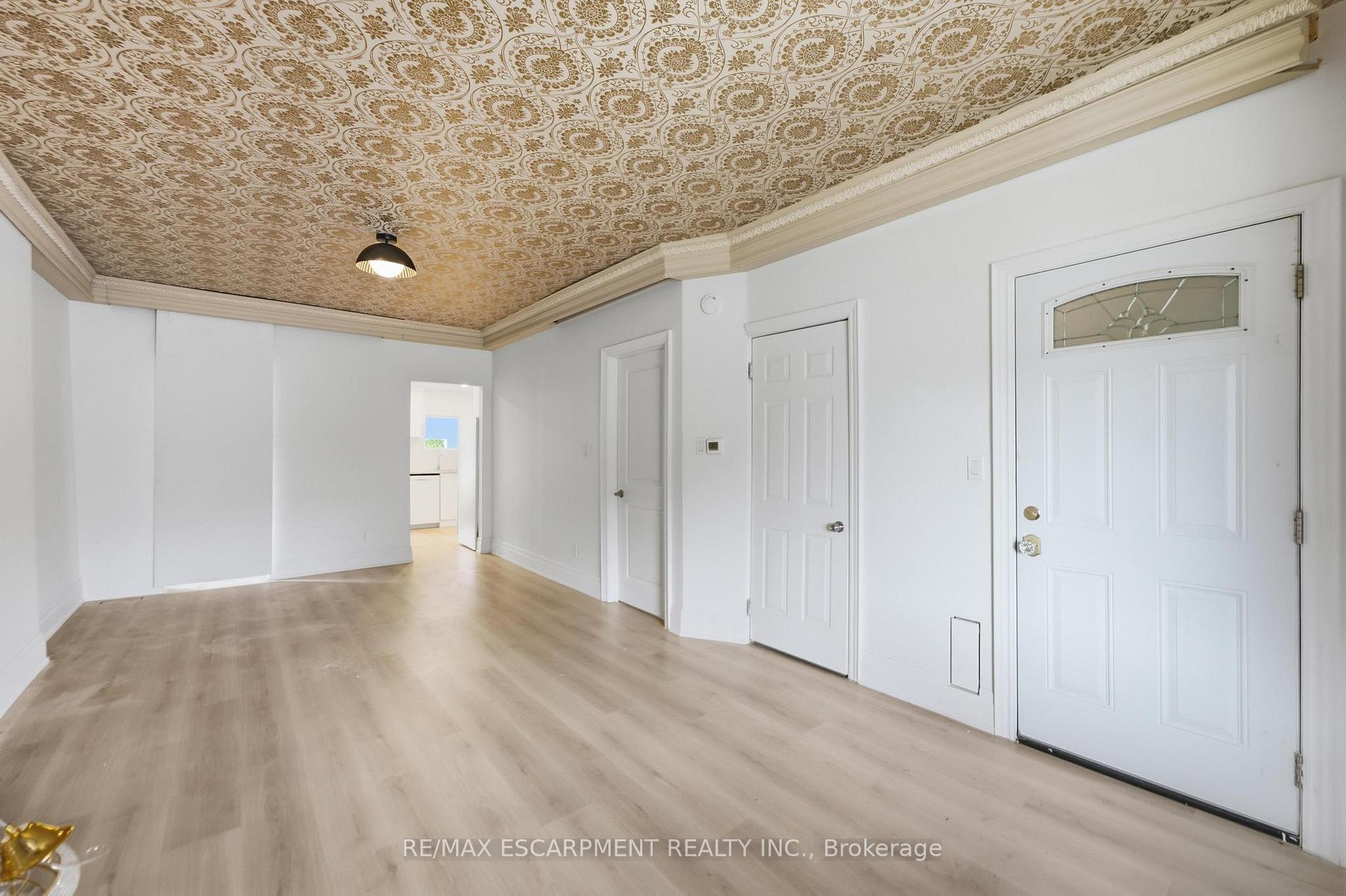 Photo 12 of 1062 Cannon Street E, Hamilton, Hill Park — HOMEH