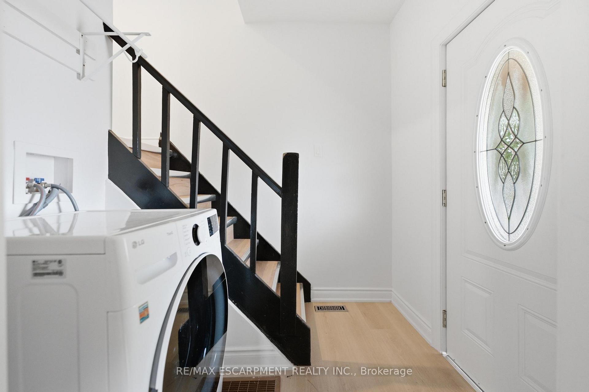 Photo 13 of 1062 Cannon Street E, Hamilton, Hill Park — HOMEH