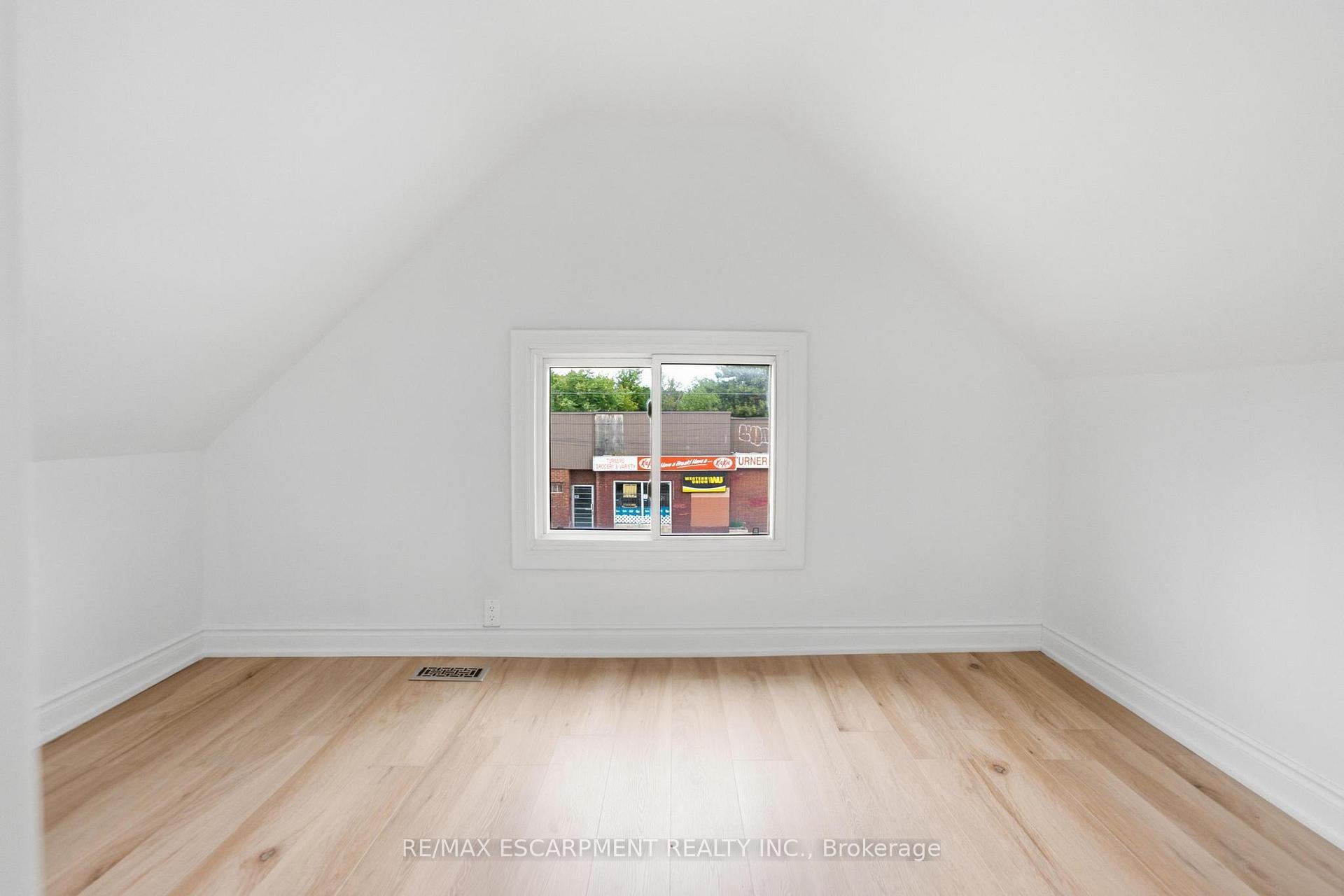 Photo 15 of 1062 Cannon Street E, Hamilton, Hill Park — HOMEH