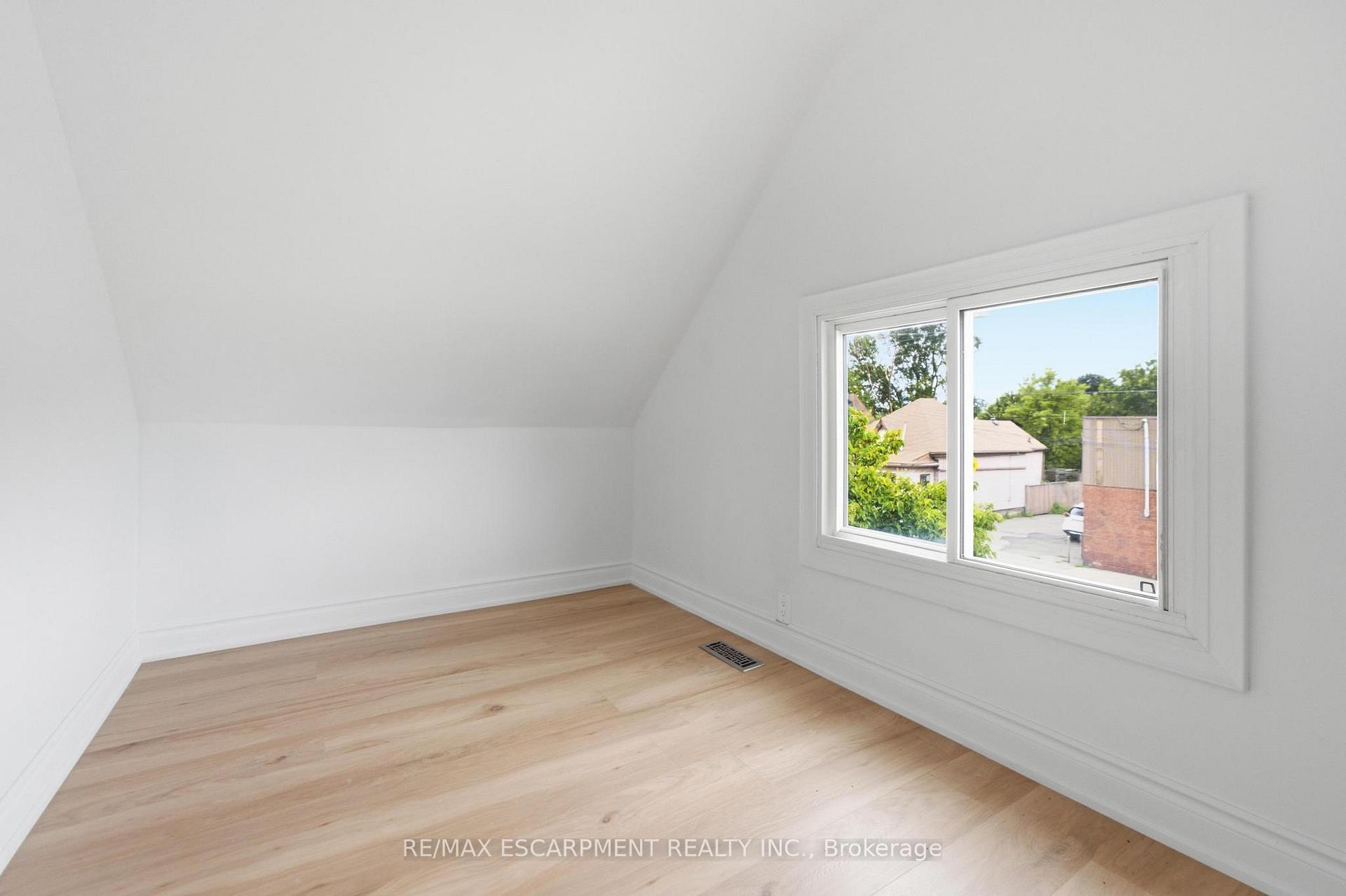Photo 16 of 1062 Cannon Street E, Hamilton, Hill Park — HOMEH