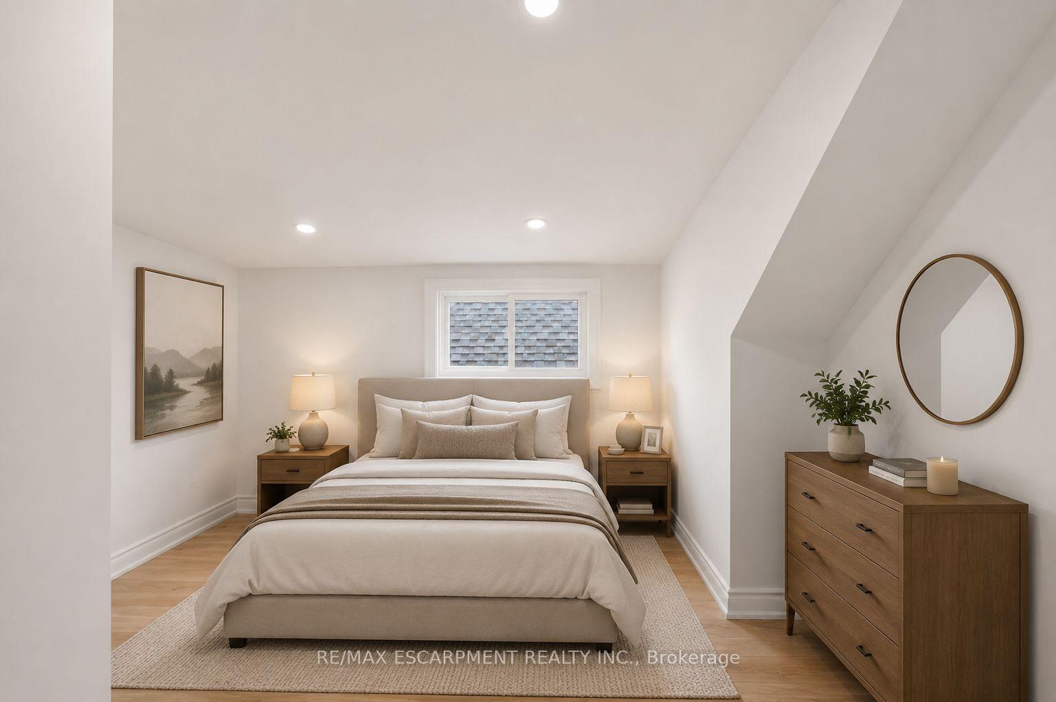 Photo 17 of 1062 Cannon Street E, Hamilton, Hill Park — HOMEH