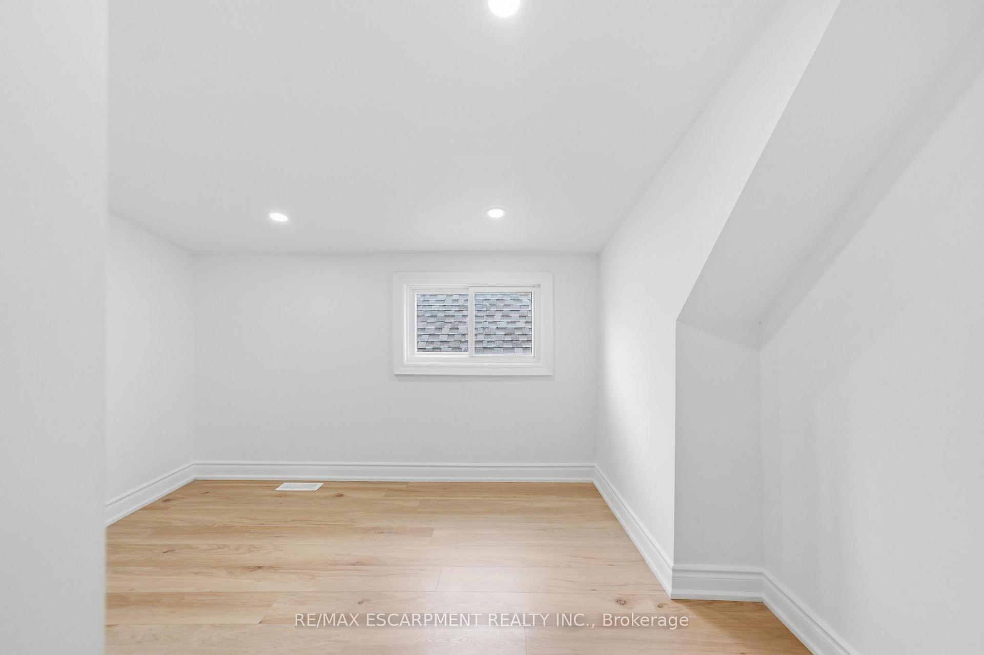 Photo 18 of 1062 Cannon Street E, Hamilton, Hill Park — HOMEH