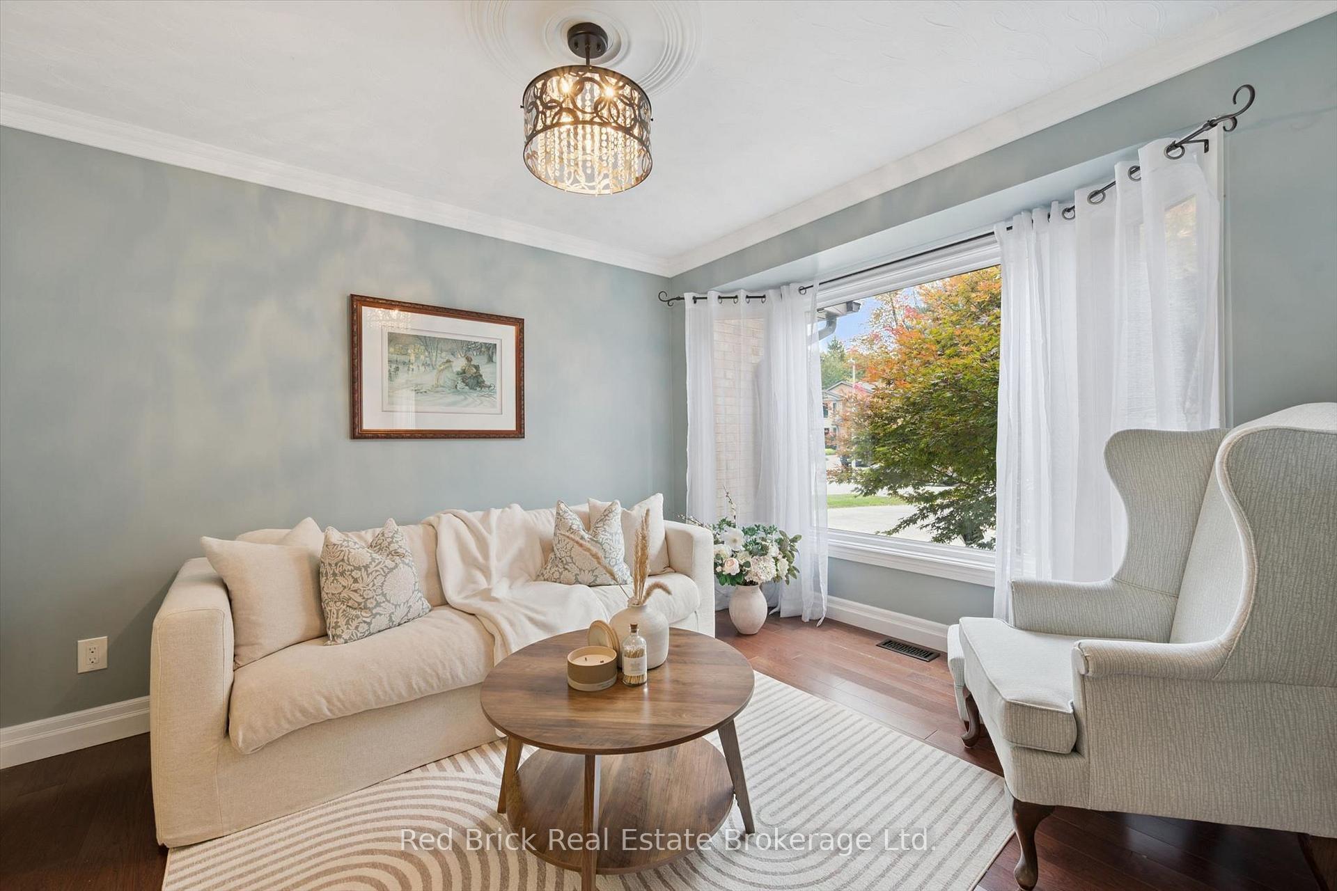 Photo 10 of 8 Sugarbush Place, Guelph, Willow West/Sugarbush/West Acres — HOMEH