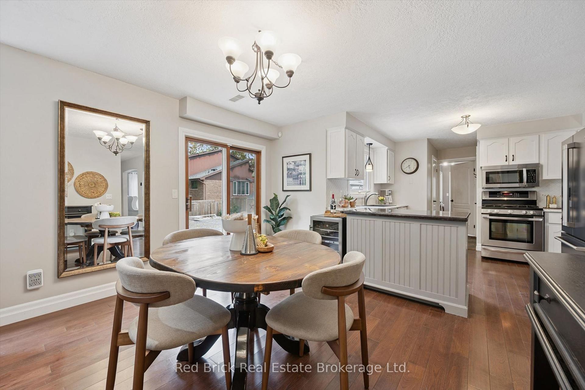 Photo 16 of 8 Sugarbush Place, Guelph, Willow West/Sugarbush/West Acres — HOMEH