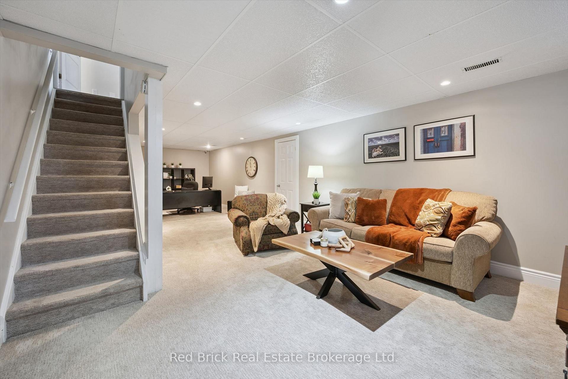 Photo 32 of 8 Sugarbush Place, Guelph, Willow West/Sugarbush/West Acres — HOMEH